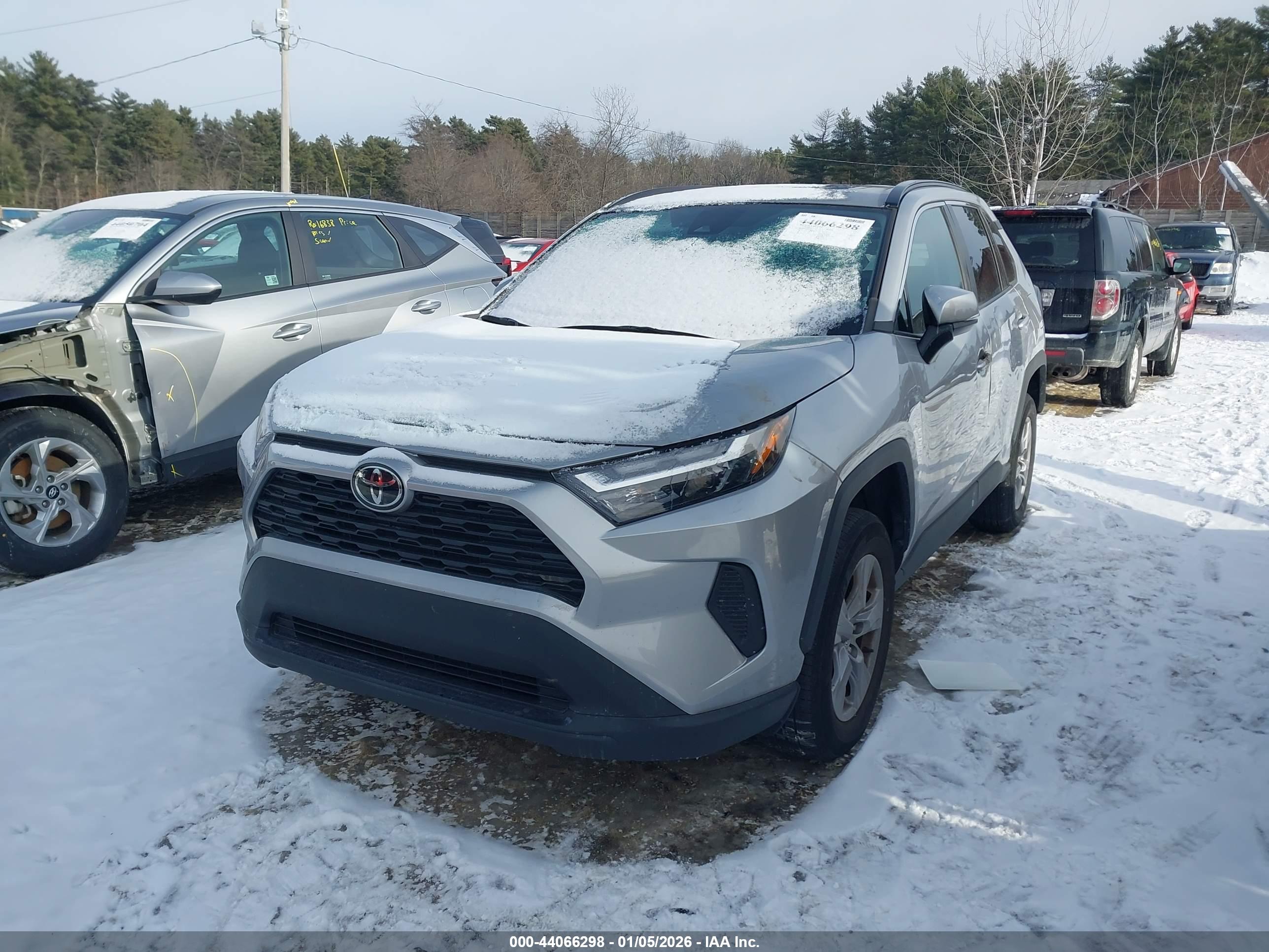 TOYOTA RAV4 image 2