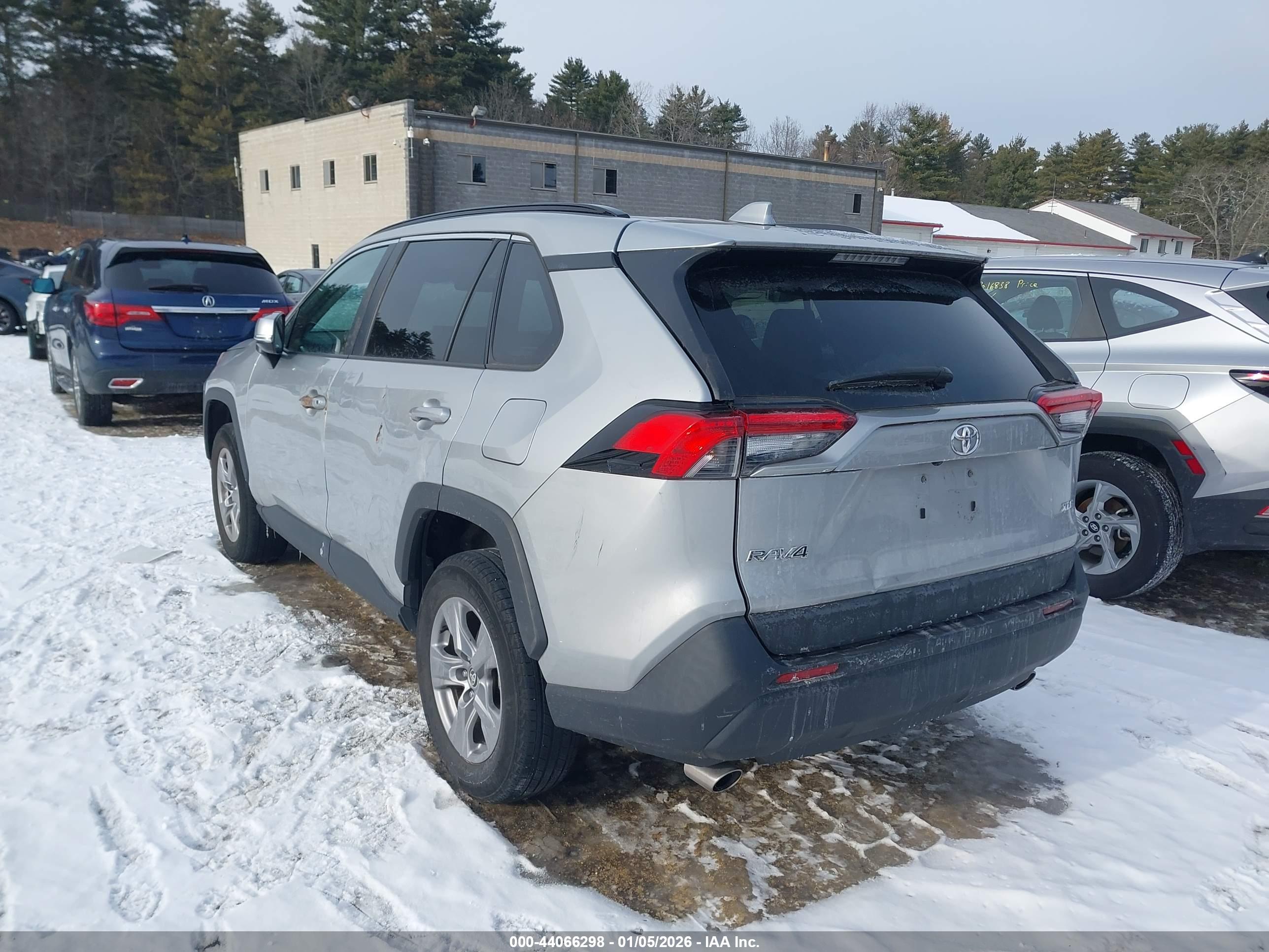 TOYOTA RAV4 image 3