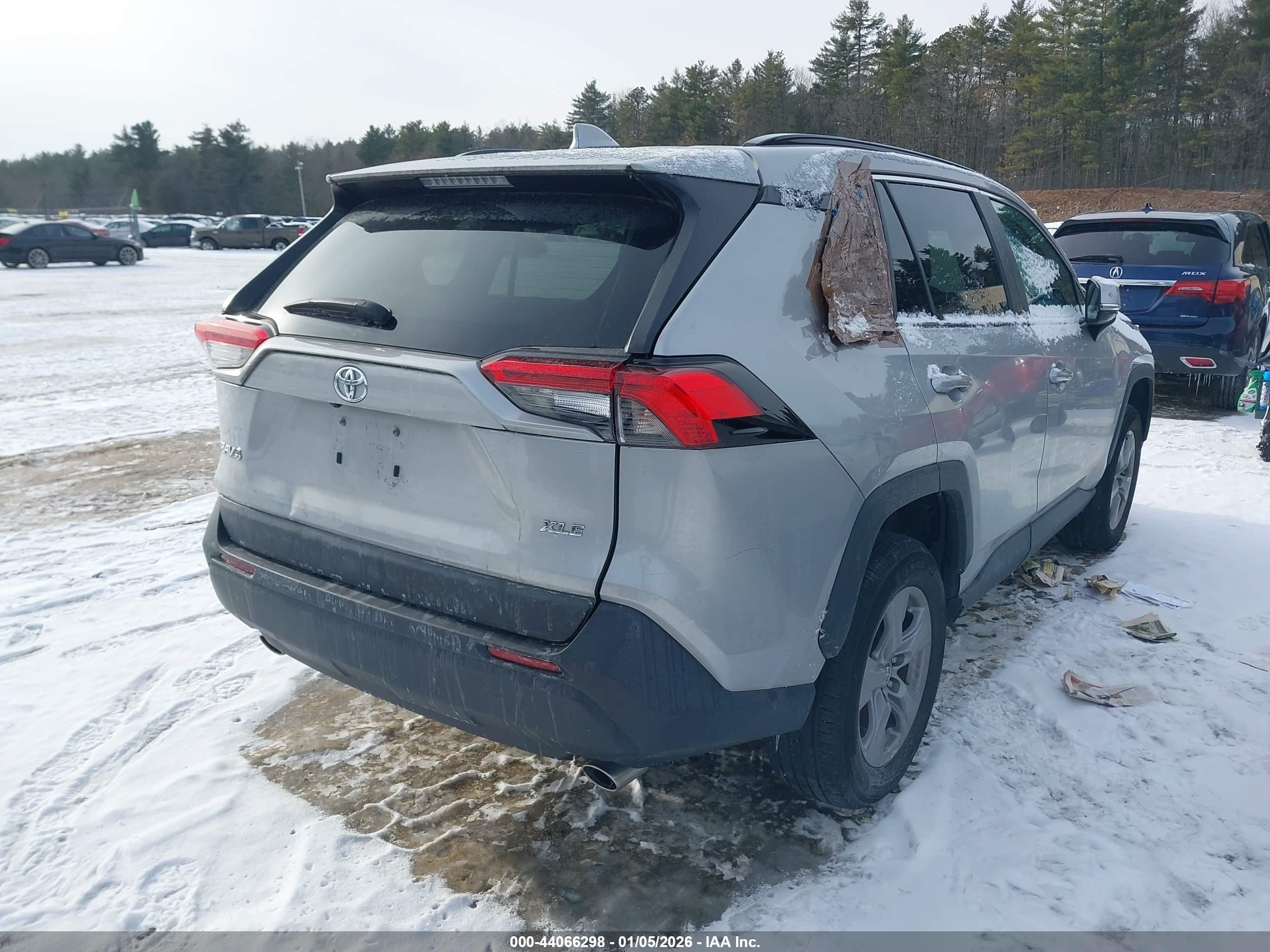 TOYOTA RAV4 image 4