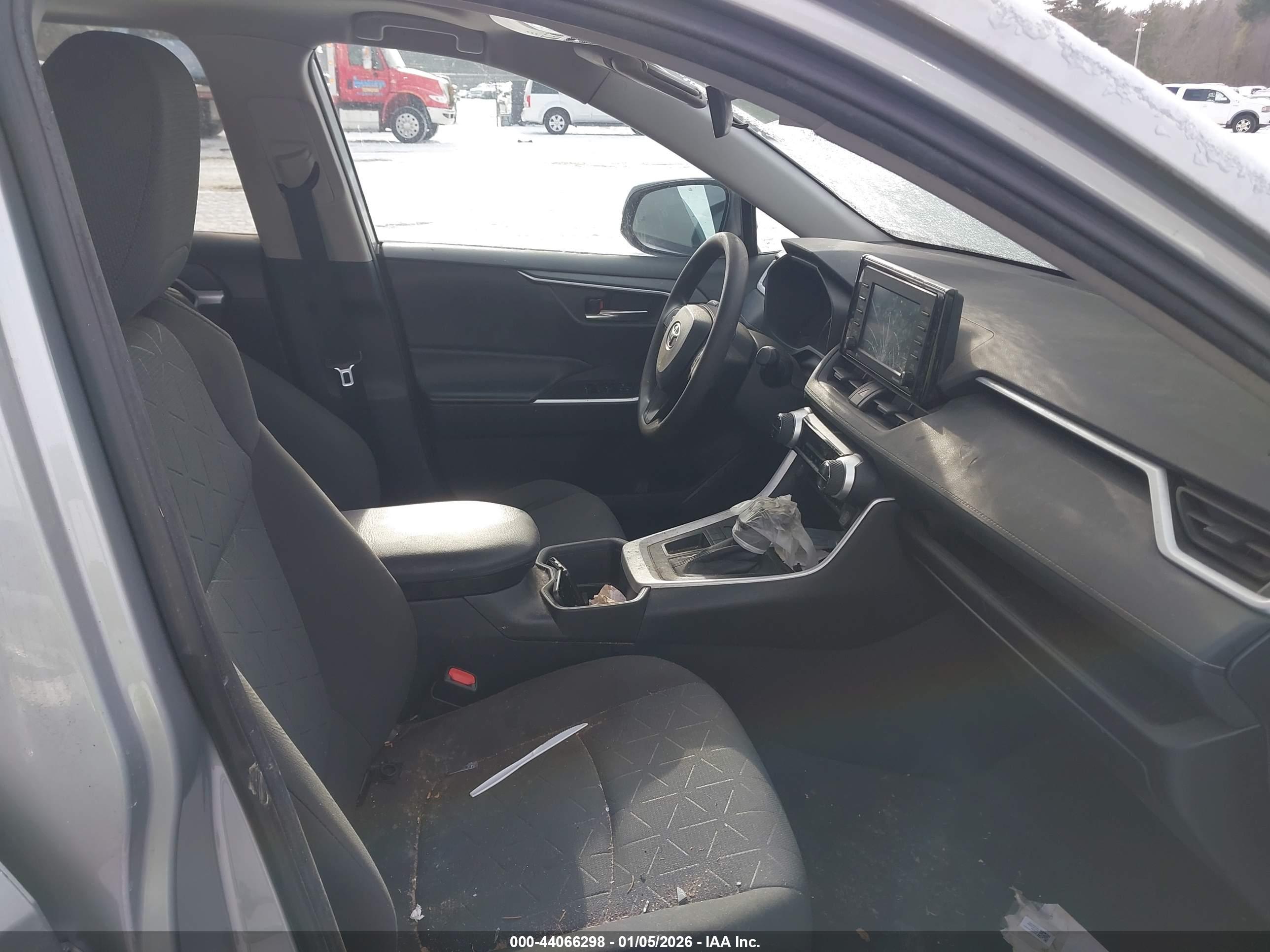TOYOTA RAV4 image 5