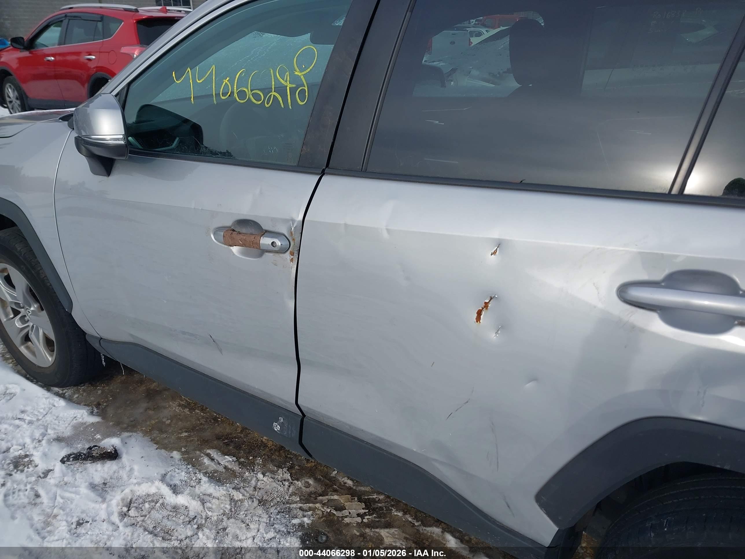 TOYOTA RAV4 image 6