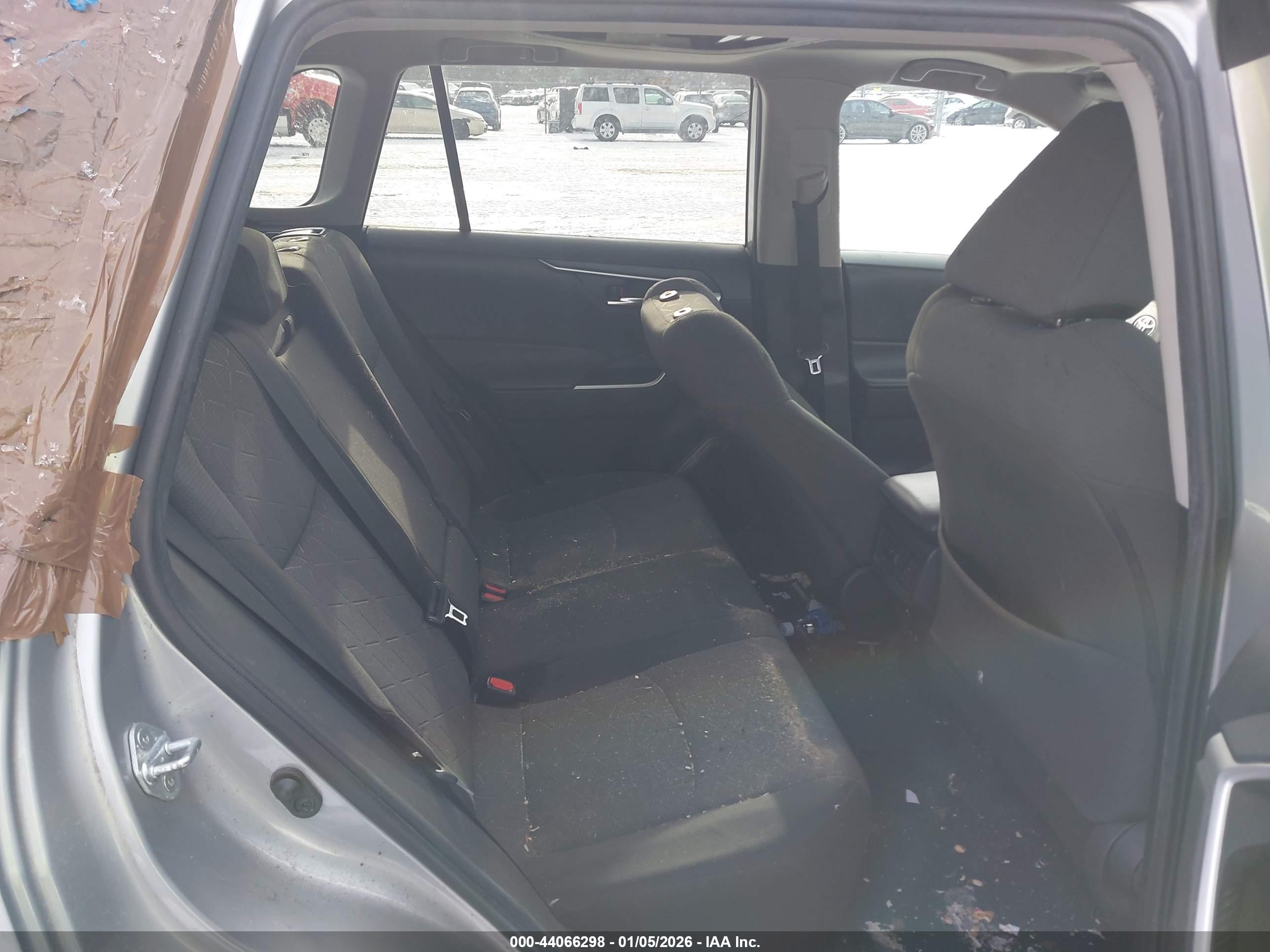 TOYOTA RAV4 image 8