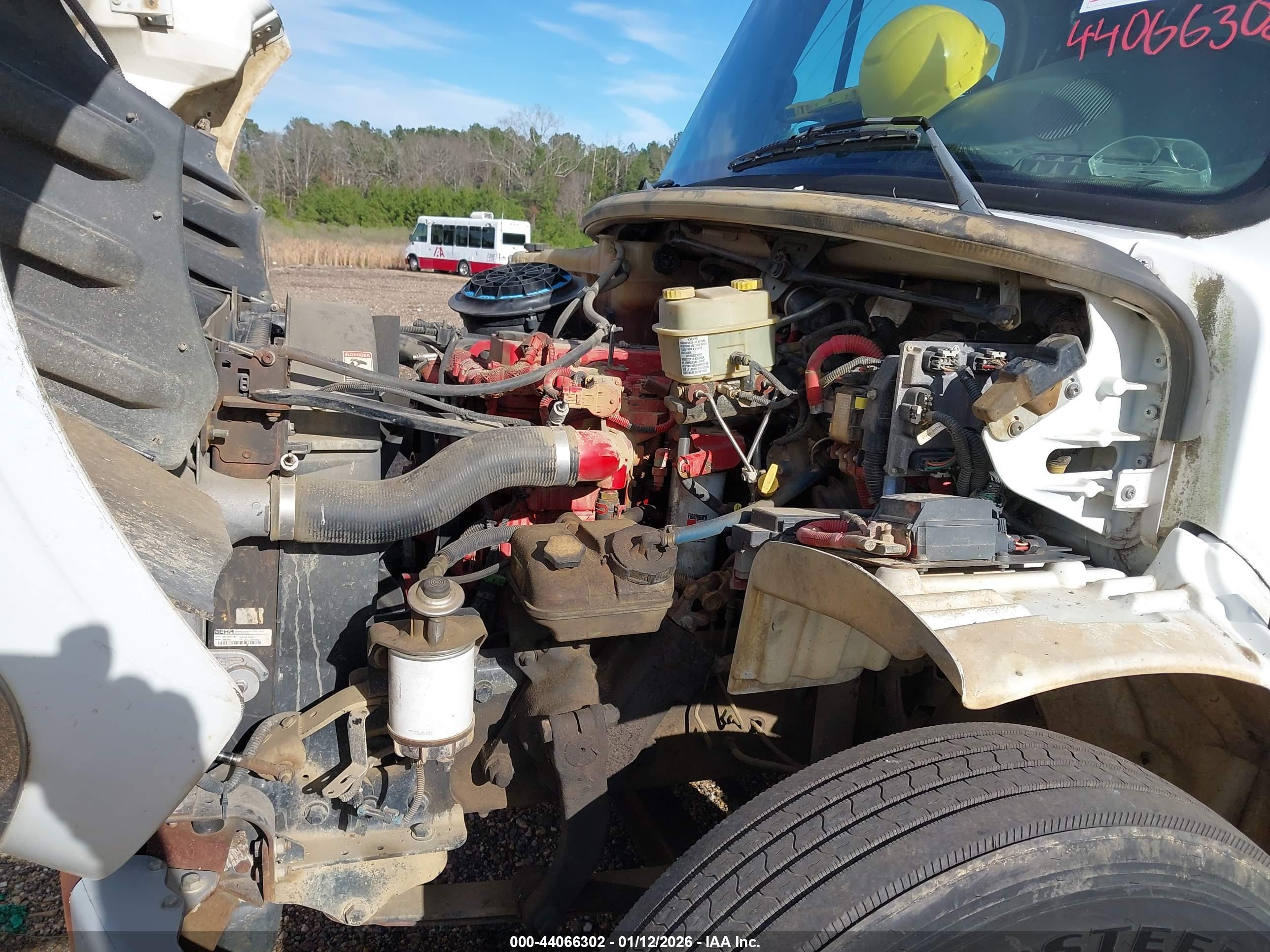 FREIGHTLINER M2 image 10