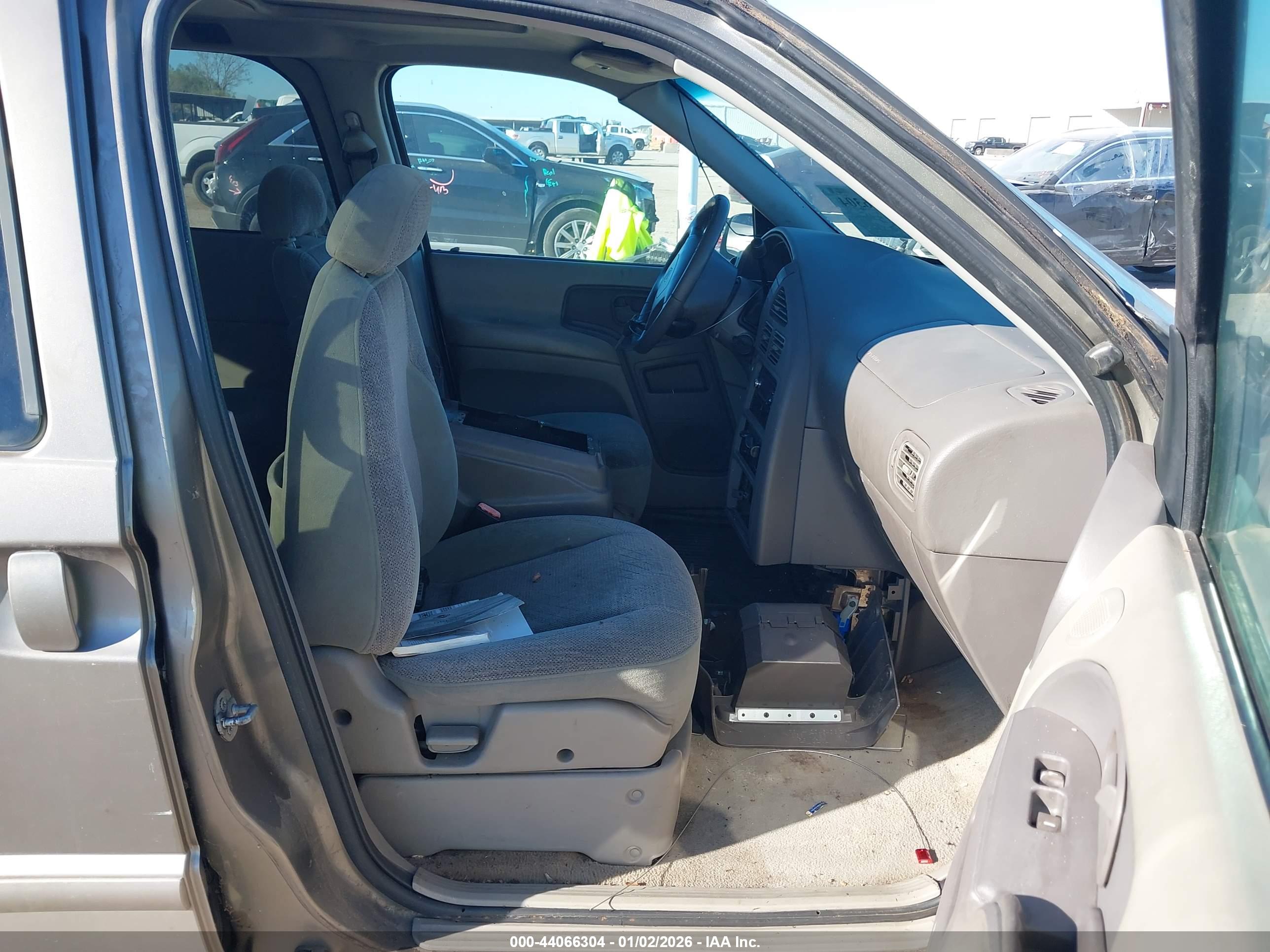 NISSAN QUEST image 5