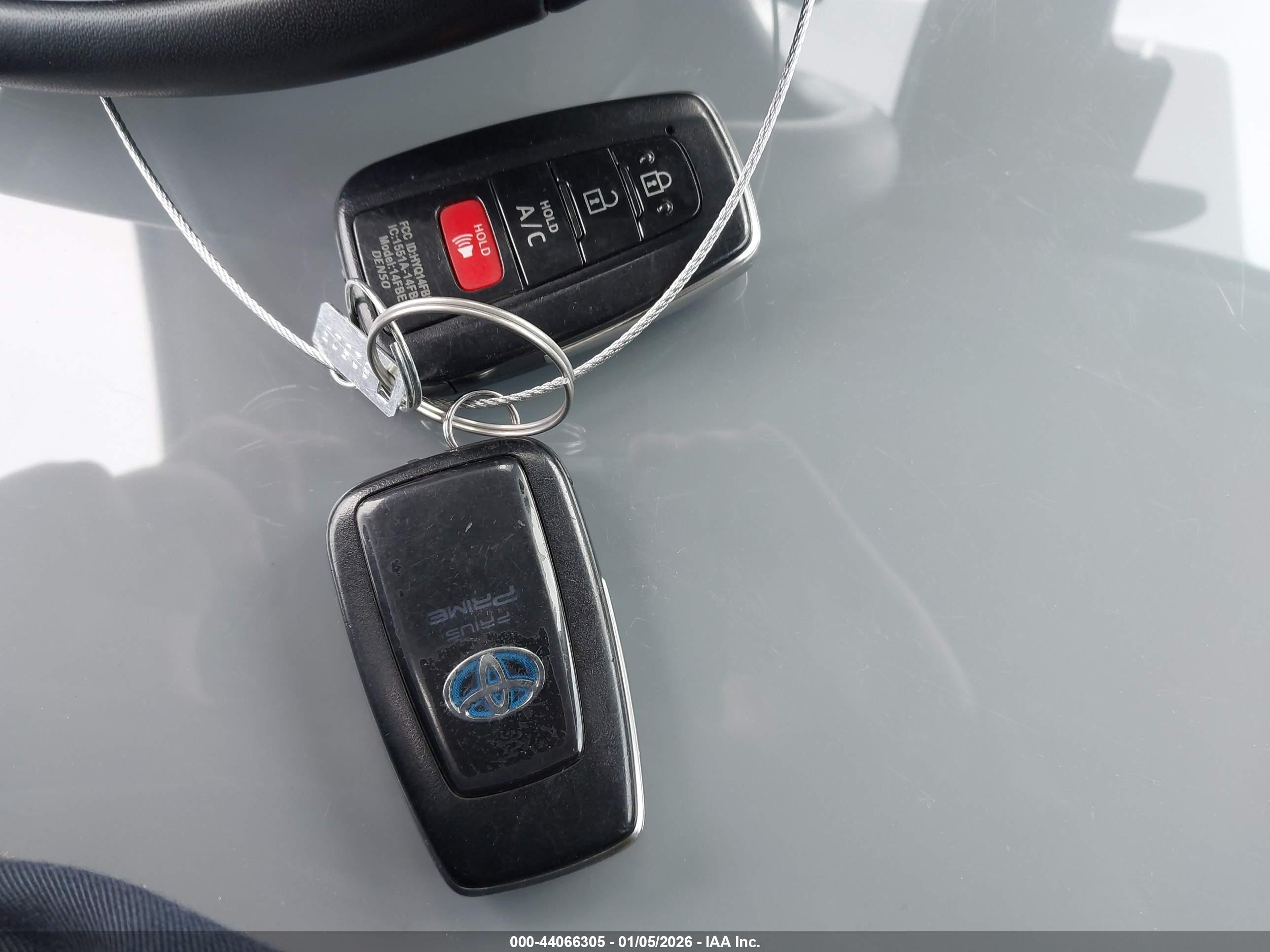 TOYOTA PRIUS image 11