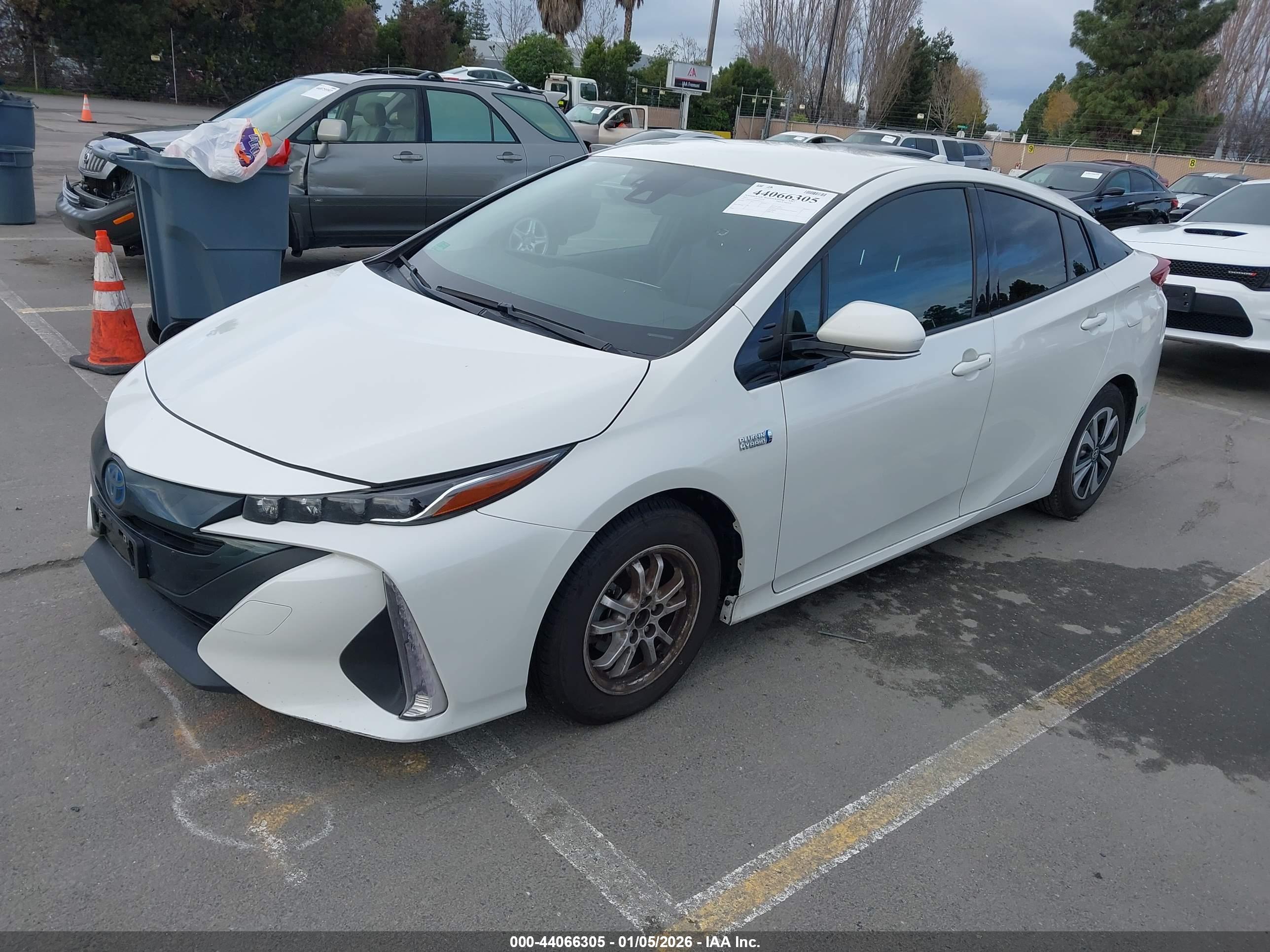 TOYOTA PRIUS image 2