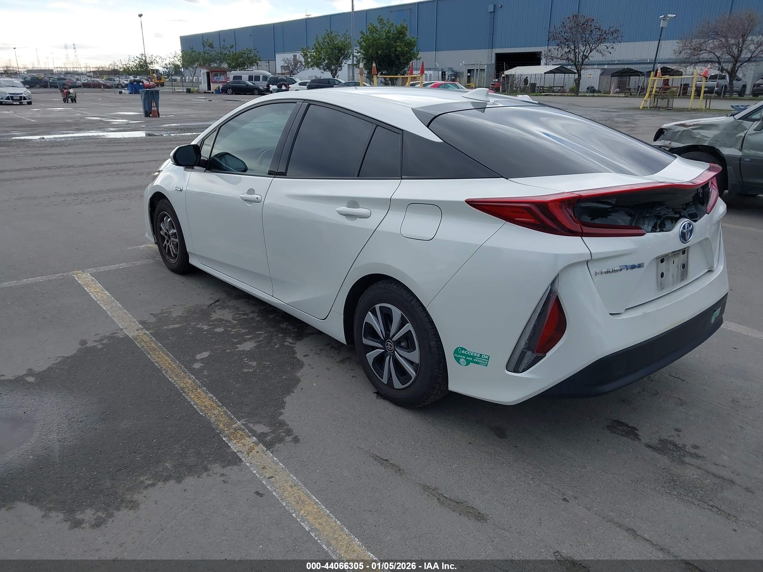 TOYOTA PRIUS image 3