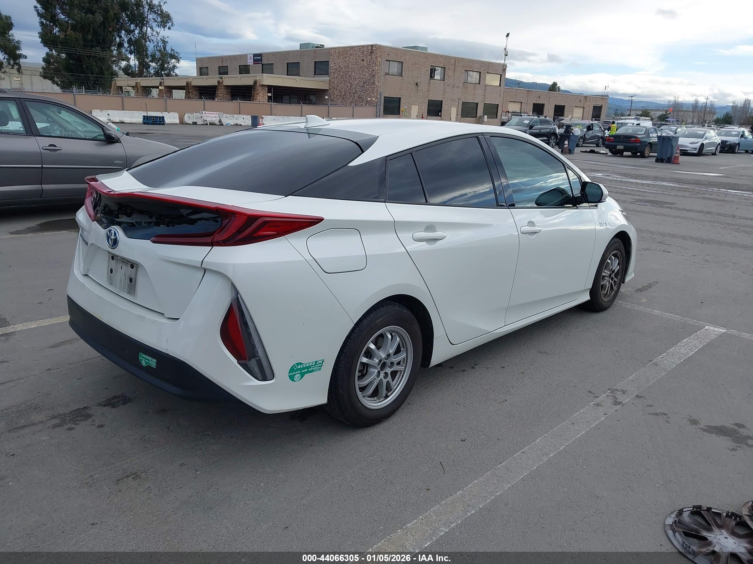 TOYOTA PRIUS image 4