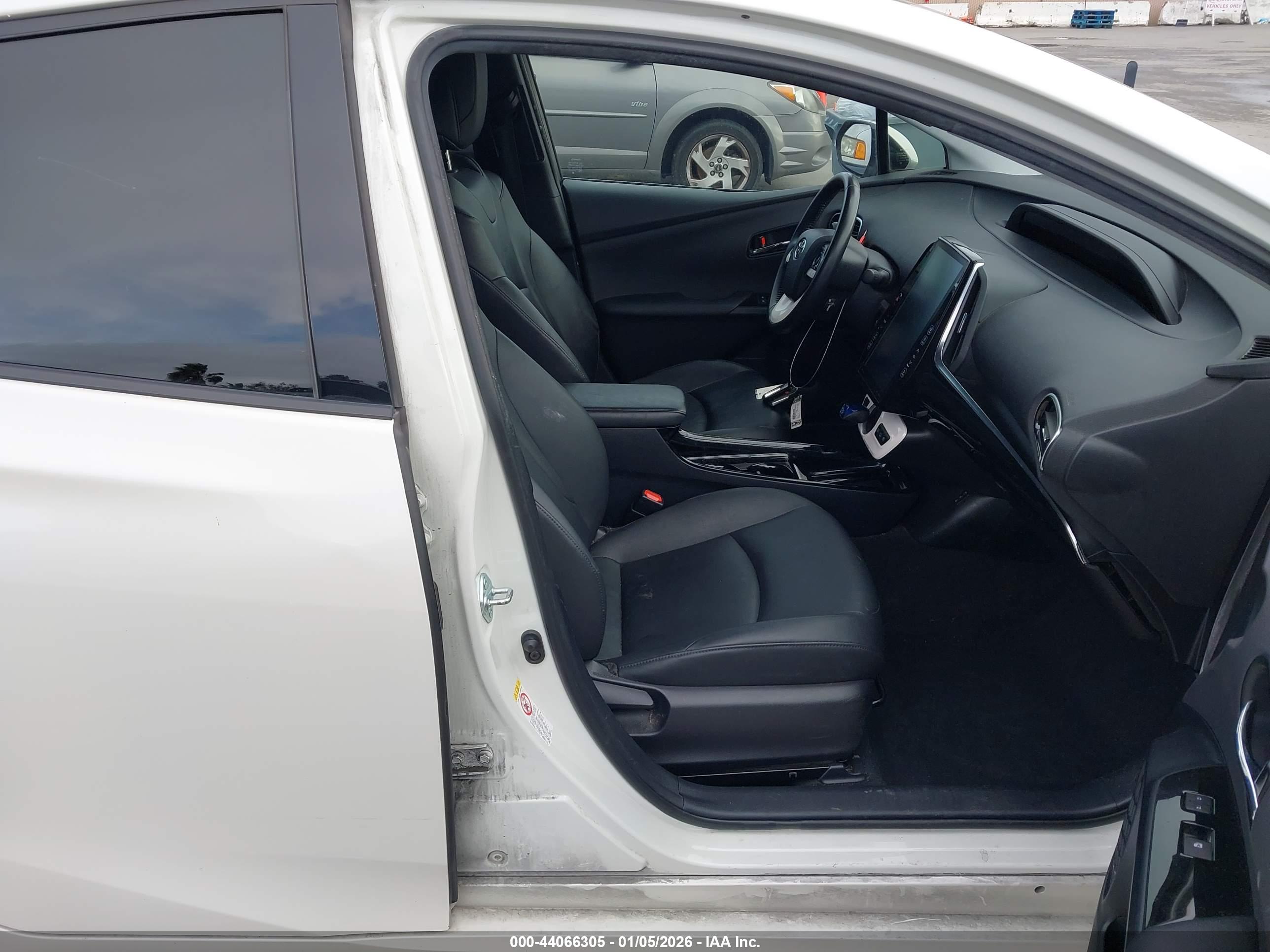 TOYOTA PRIUS image 5