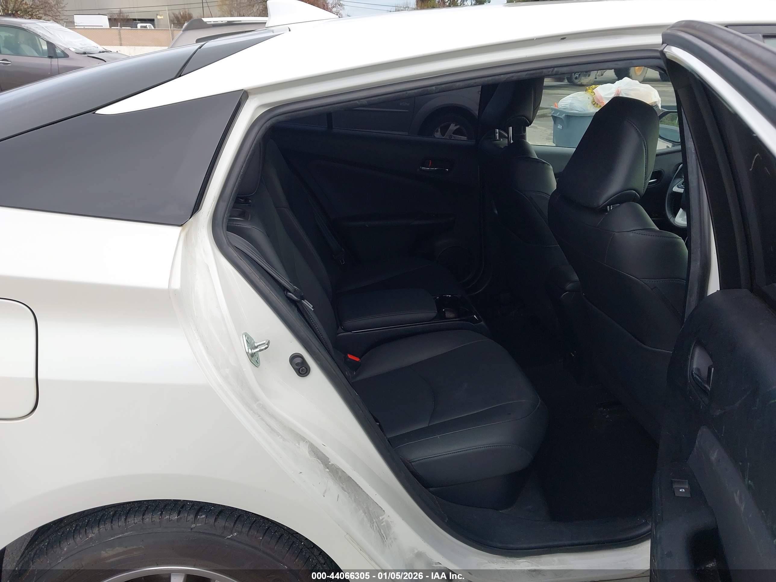 TOYOTA PRIUS image 8