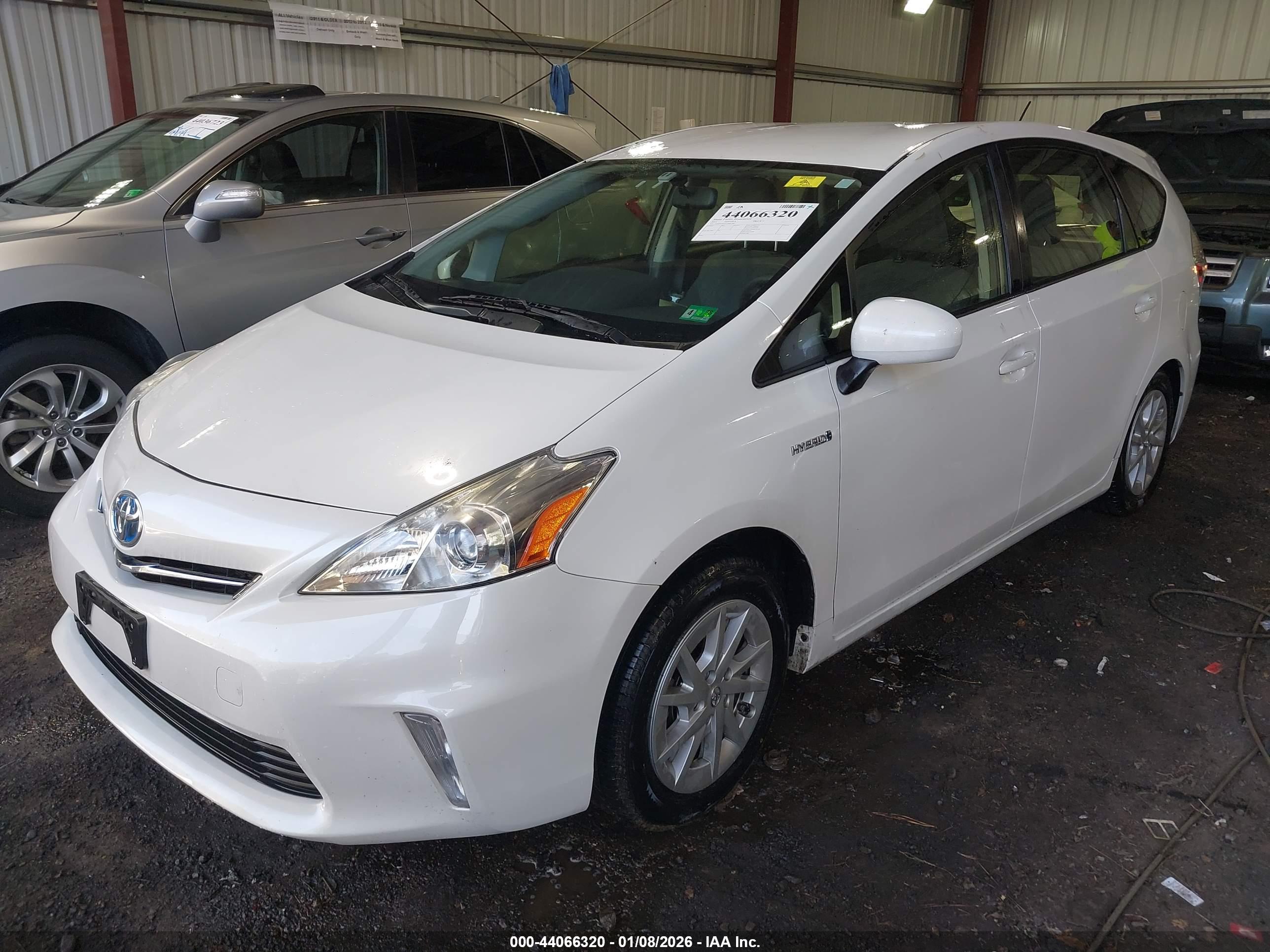 TOYOTA PRIUS image 2