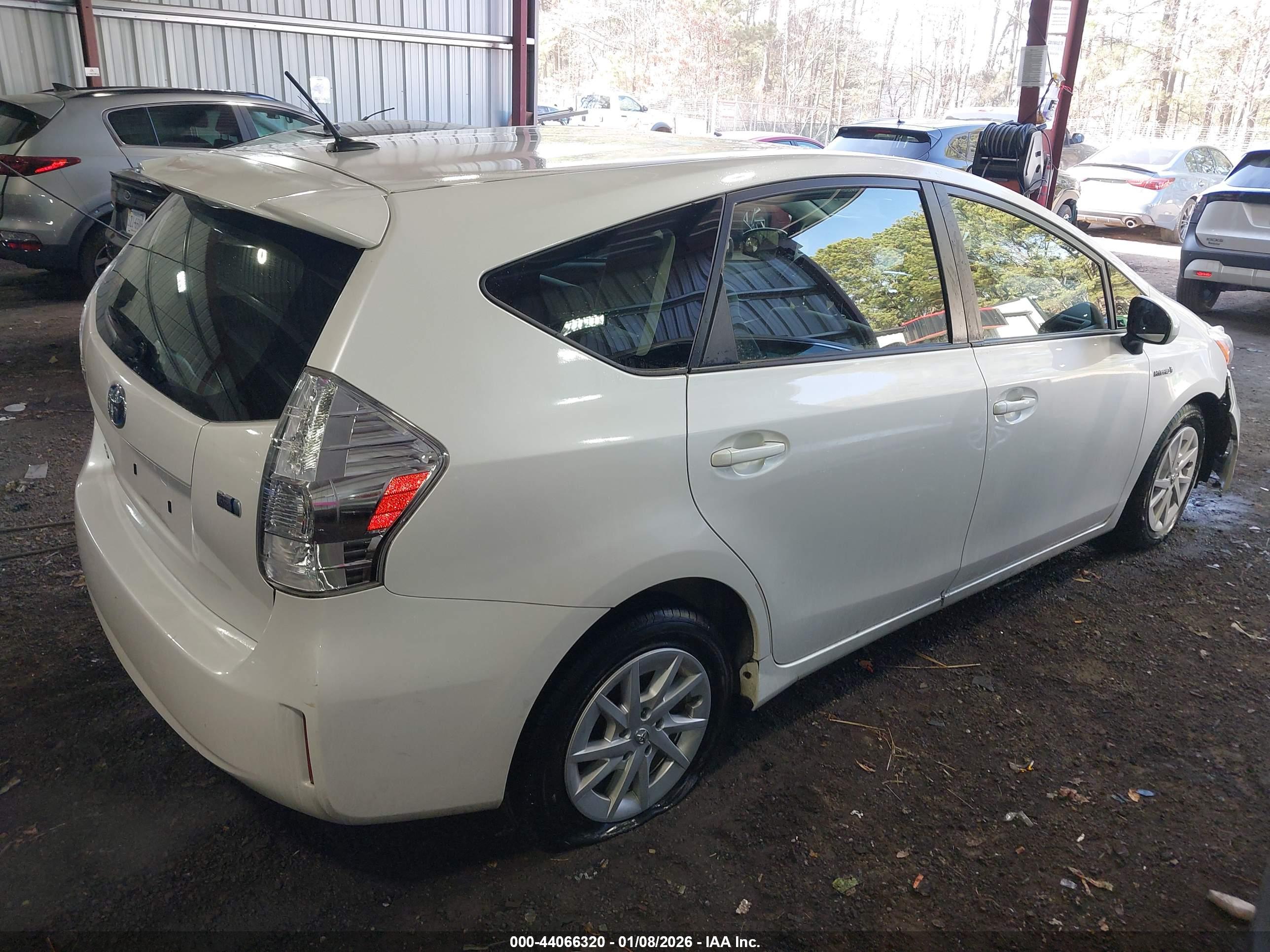 TOYOTA PRIUS image 4