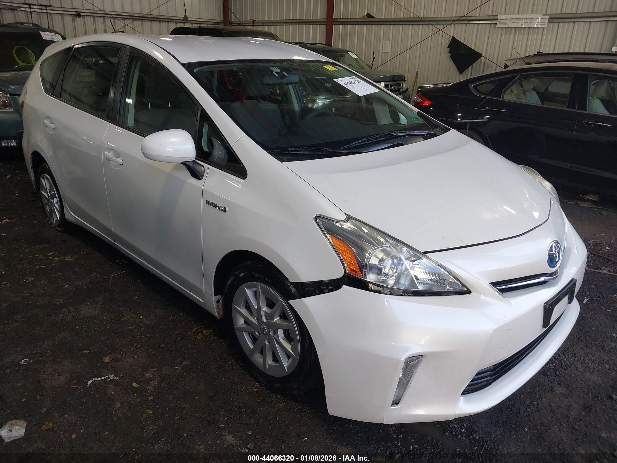 TOYOTA PRIUS image 6