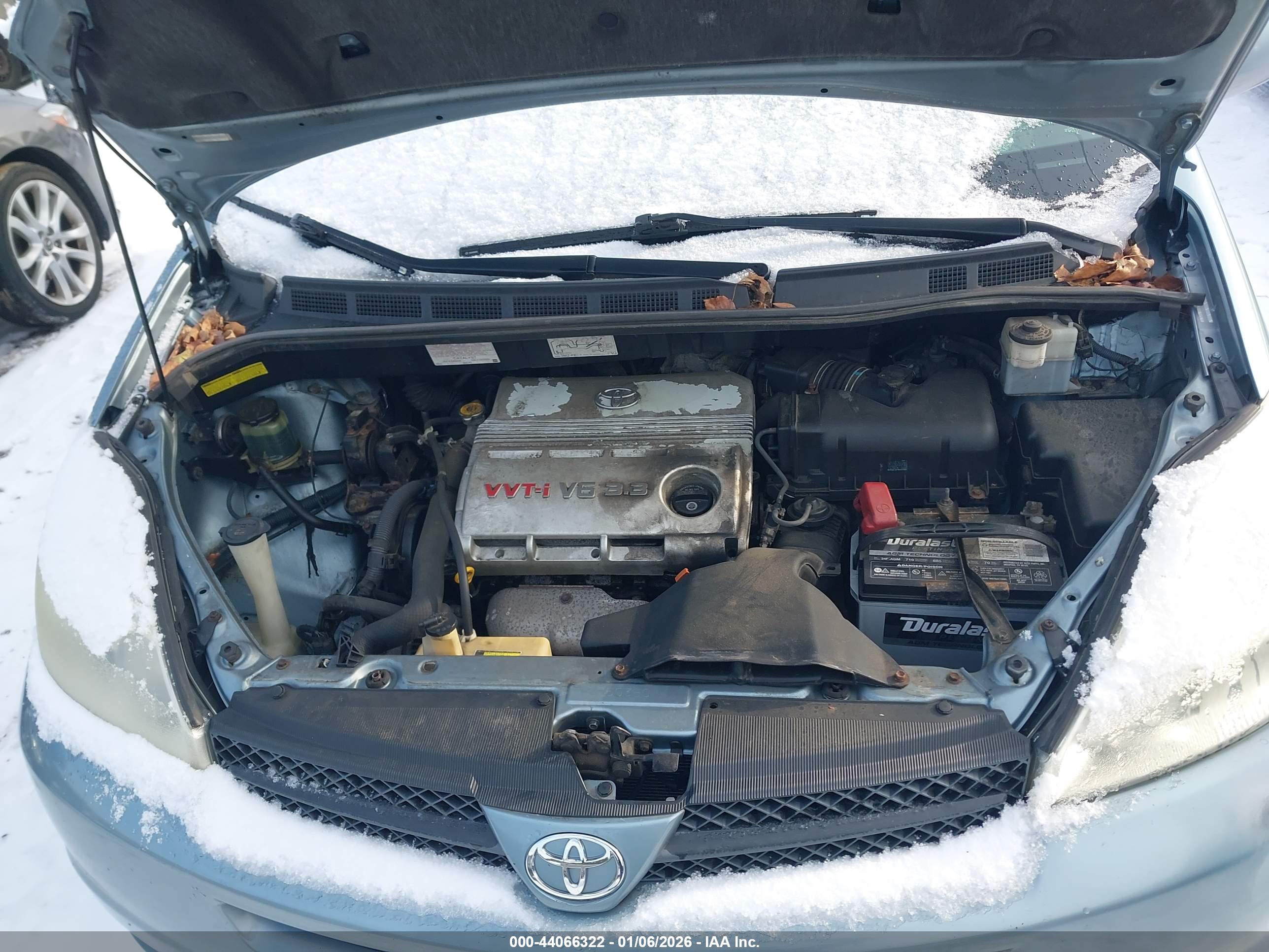 TOYOTA SIENNA image 10
