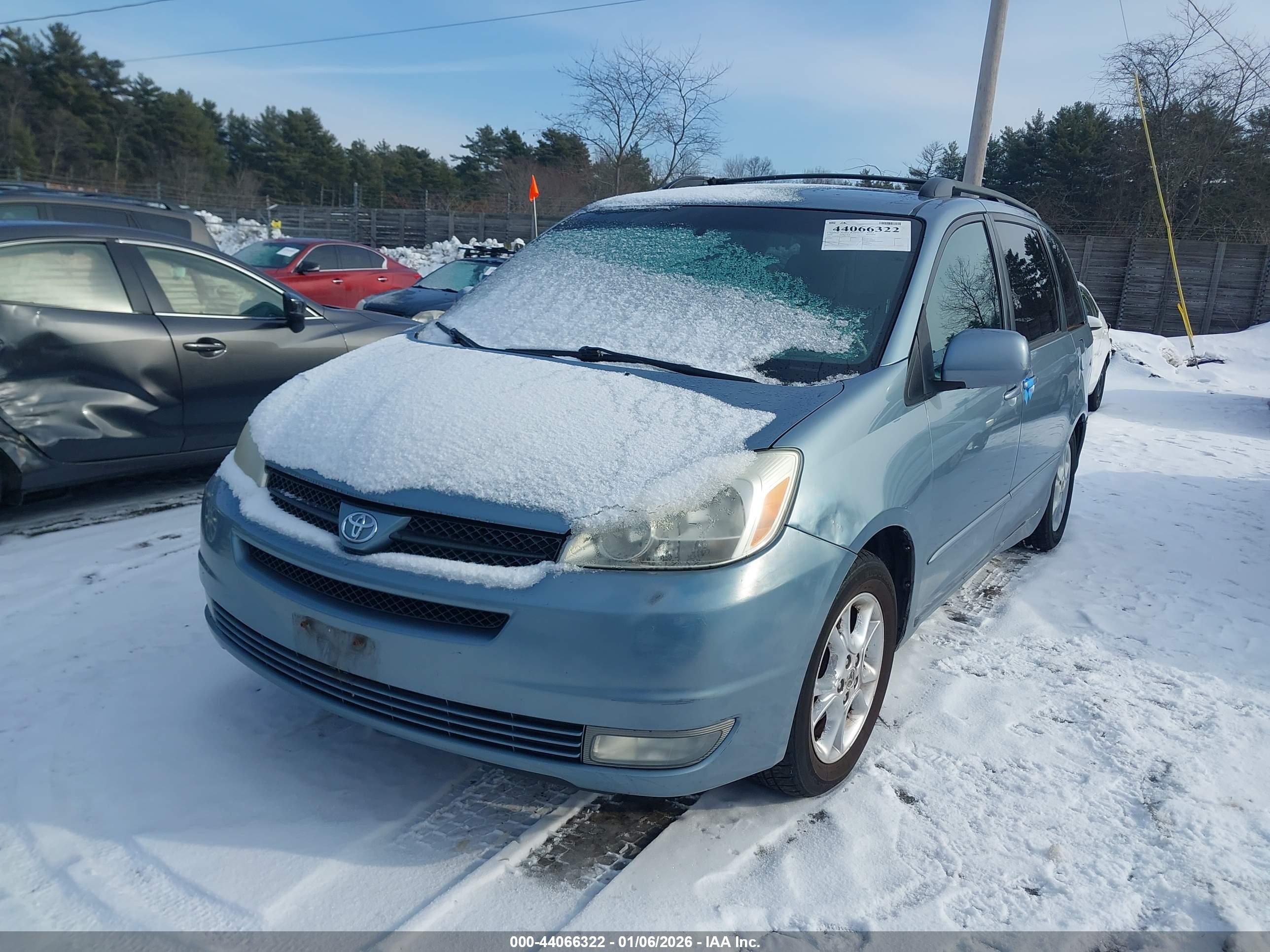 TOYOTA SIENNA image 2