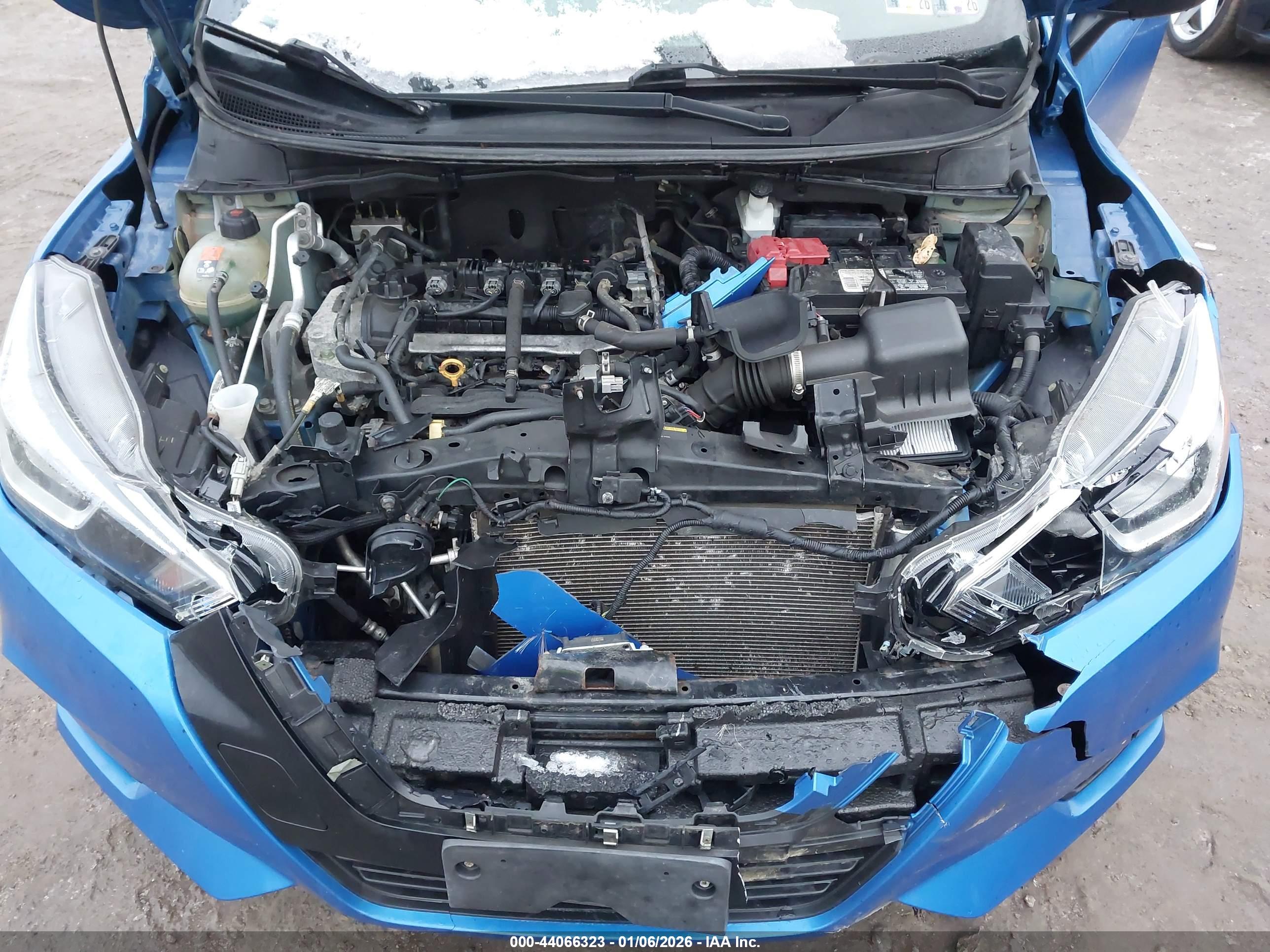 NISSAN VERSA image 10