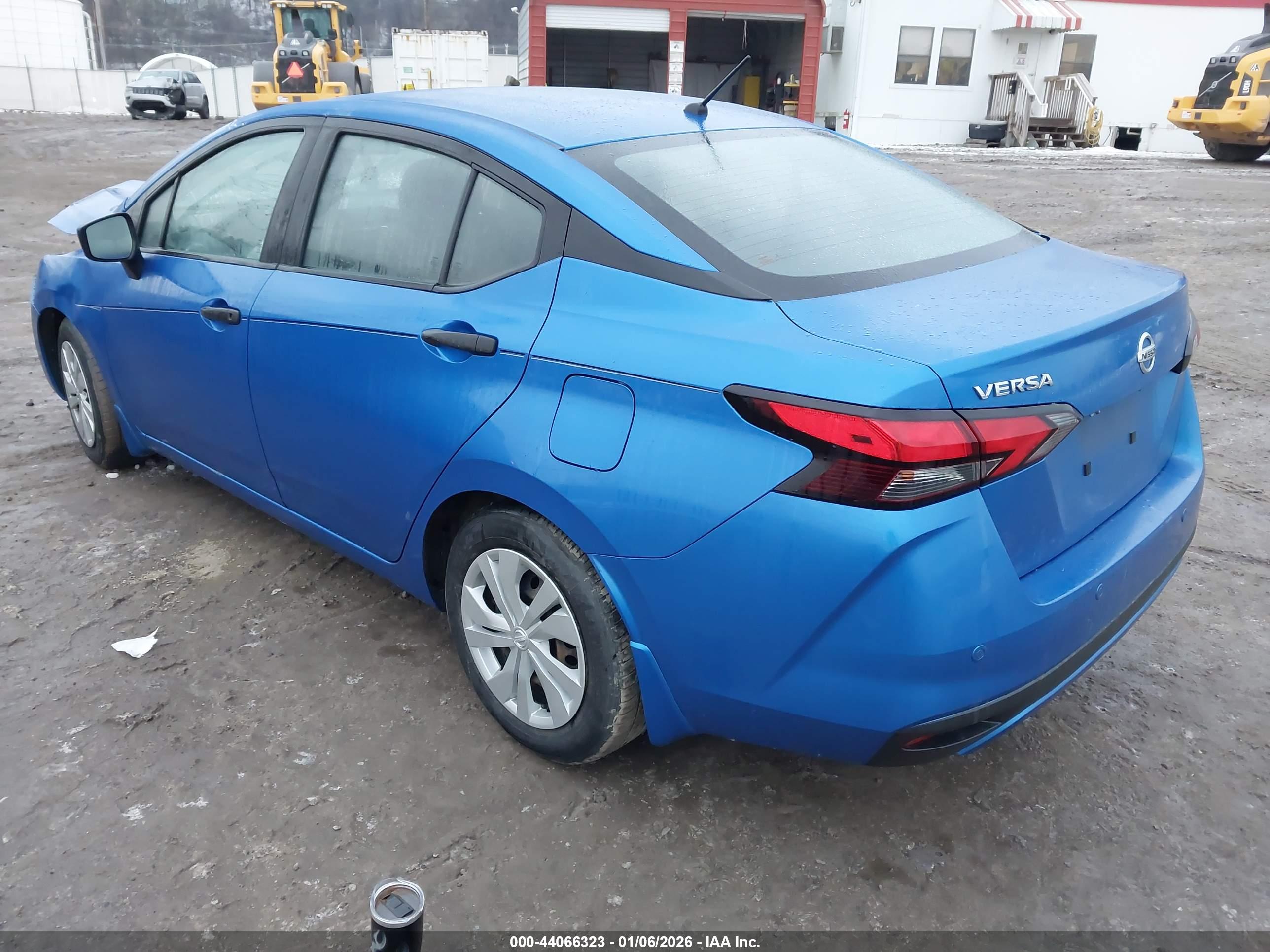 NISSAN VERSA image 3