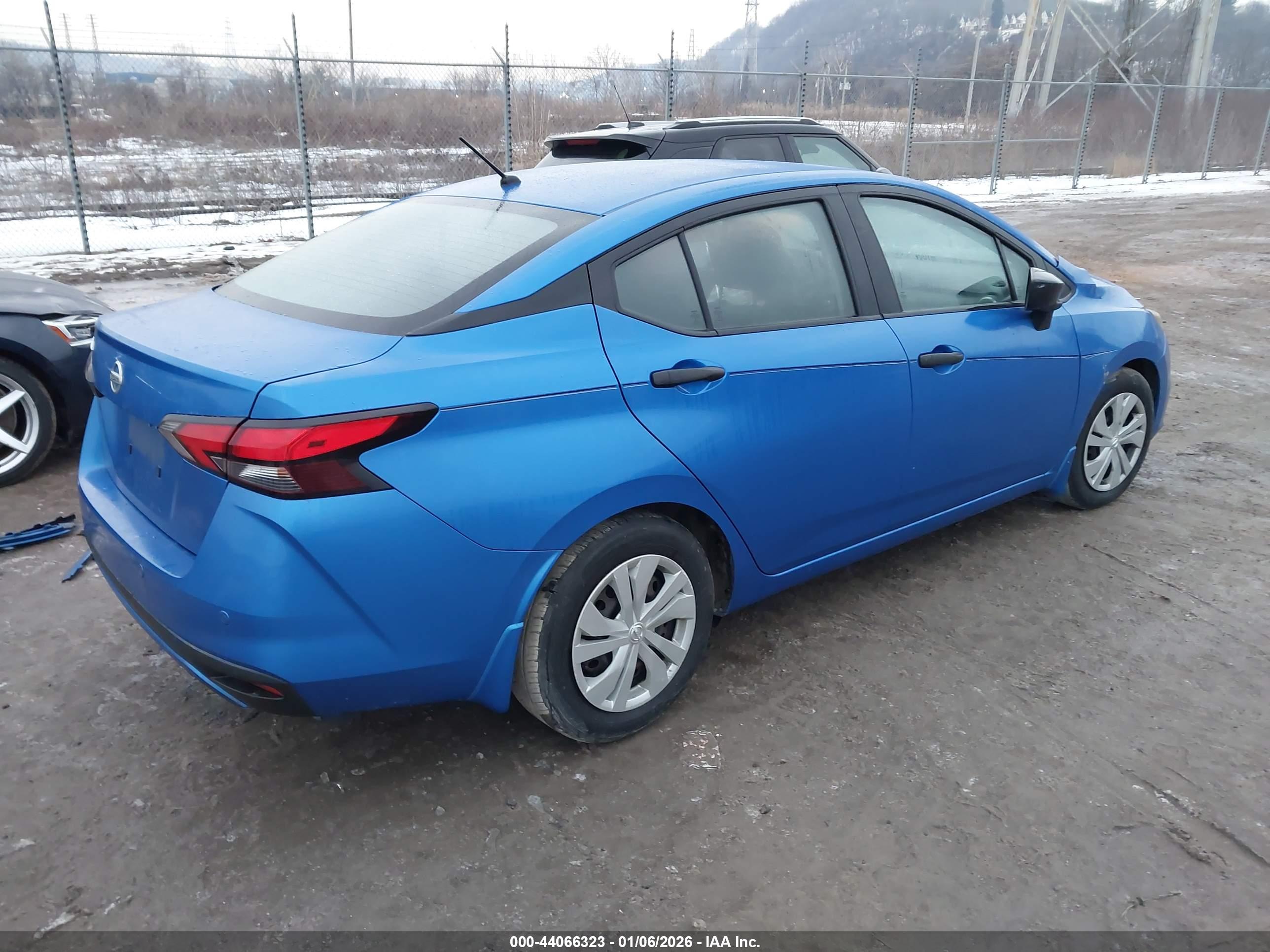 NISSAN VERSA image 4
