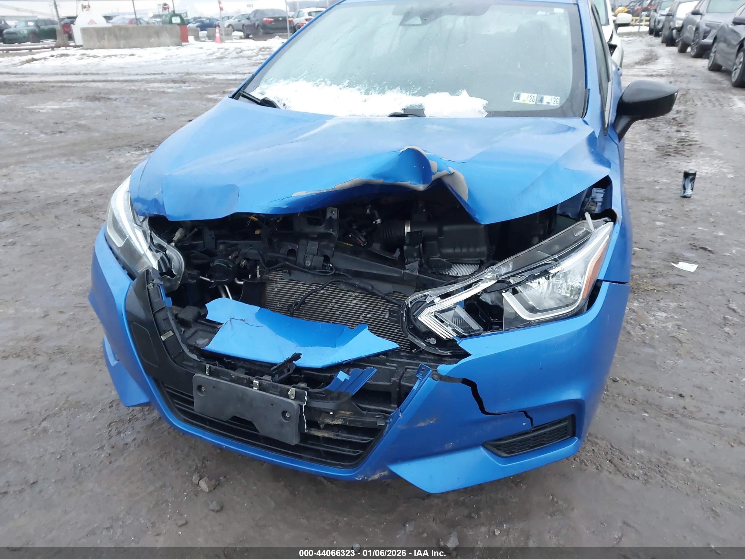NISSAN VERSA image 6
