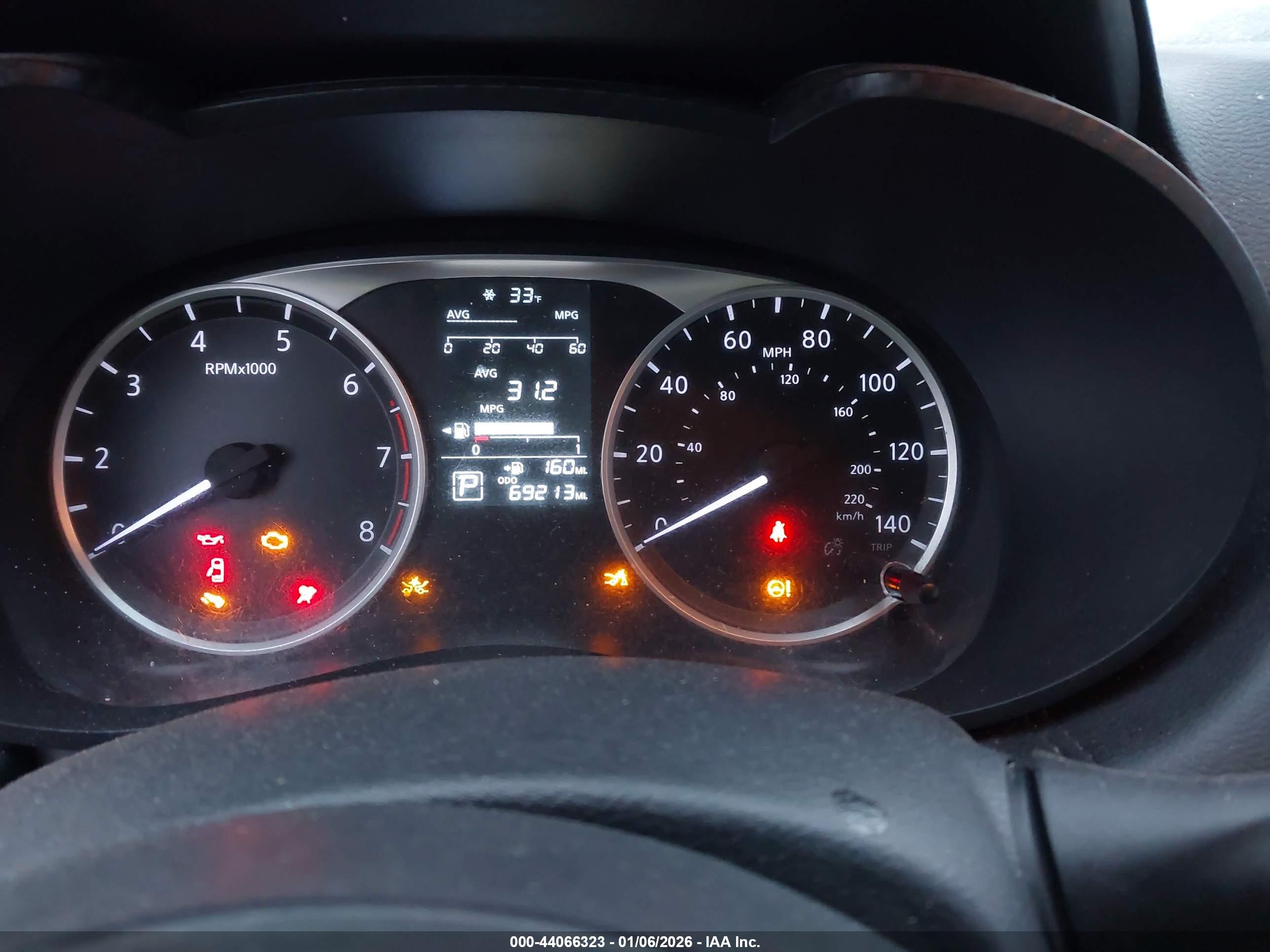 NISSAN VERSA image 7
