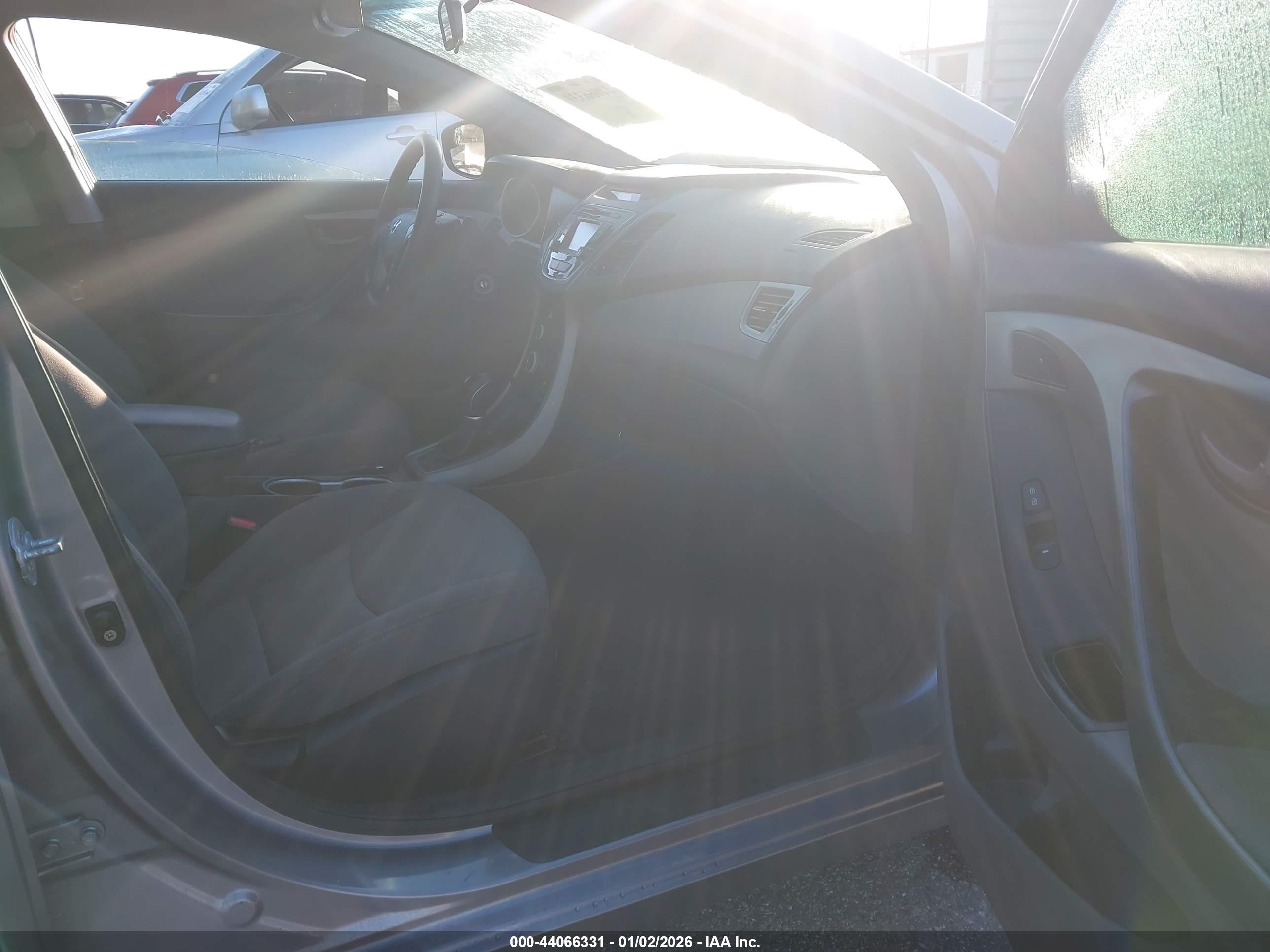 HYUNDAI ELANTRA image 5