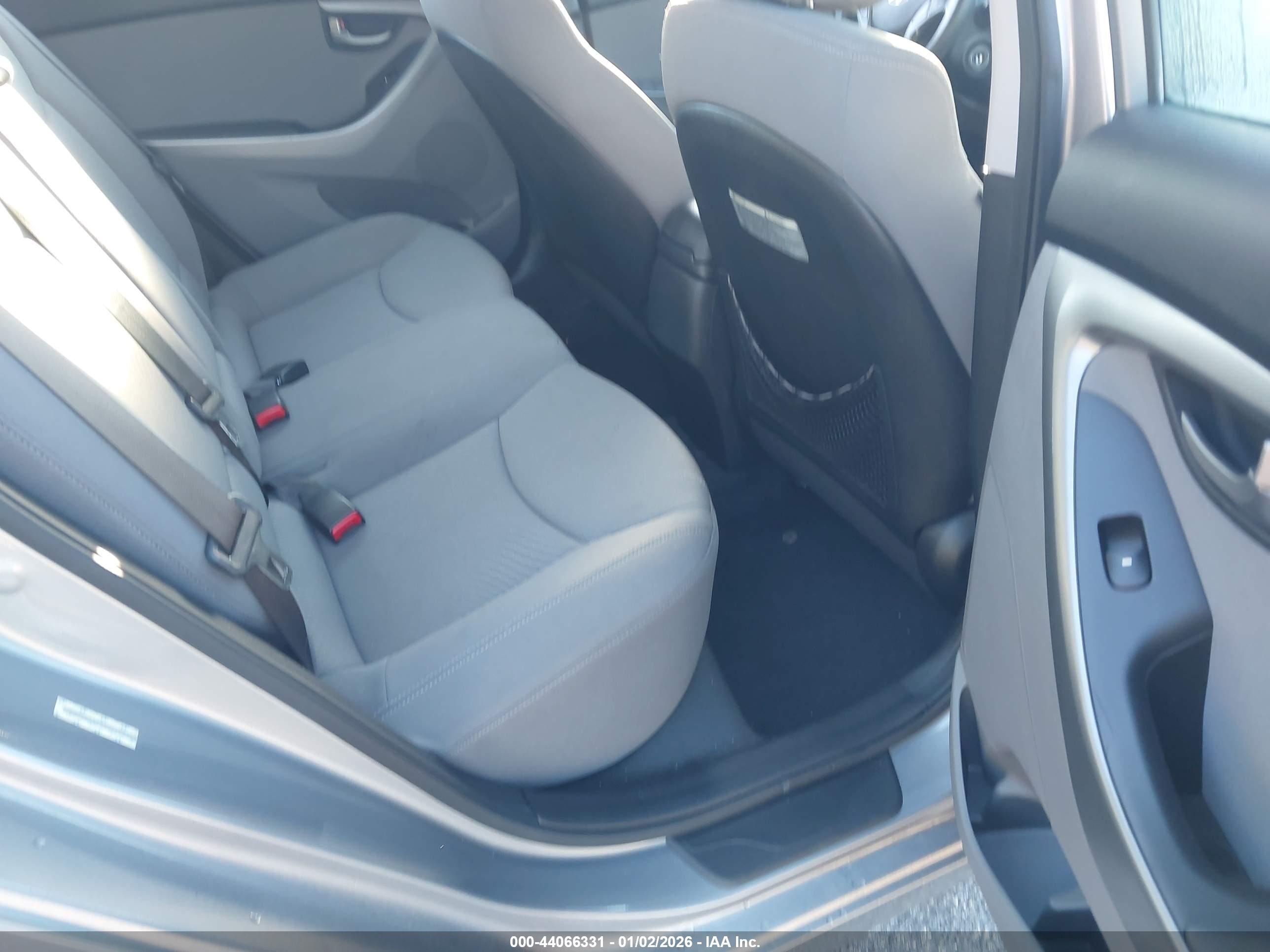 HYUNDAI ELANTRA image 8