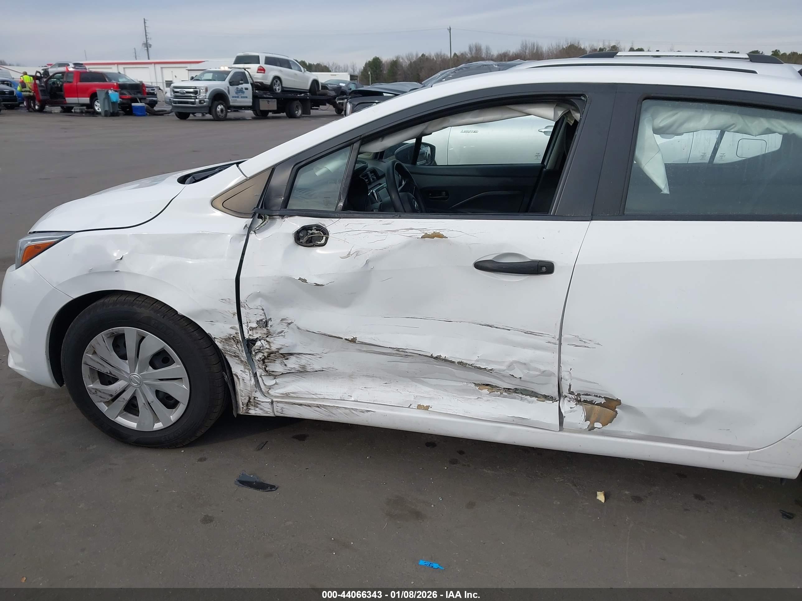 NISSAN VERSA image 6