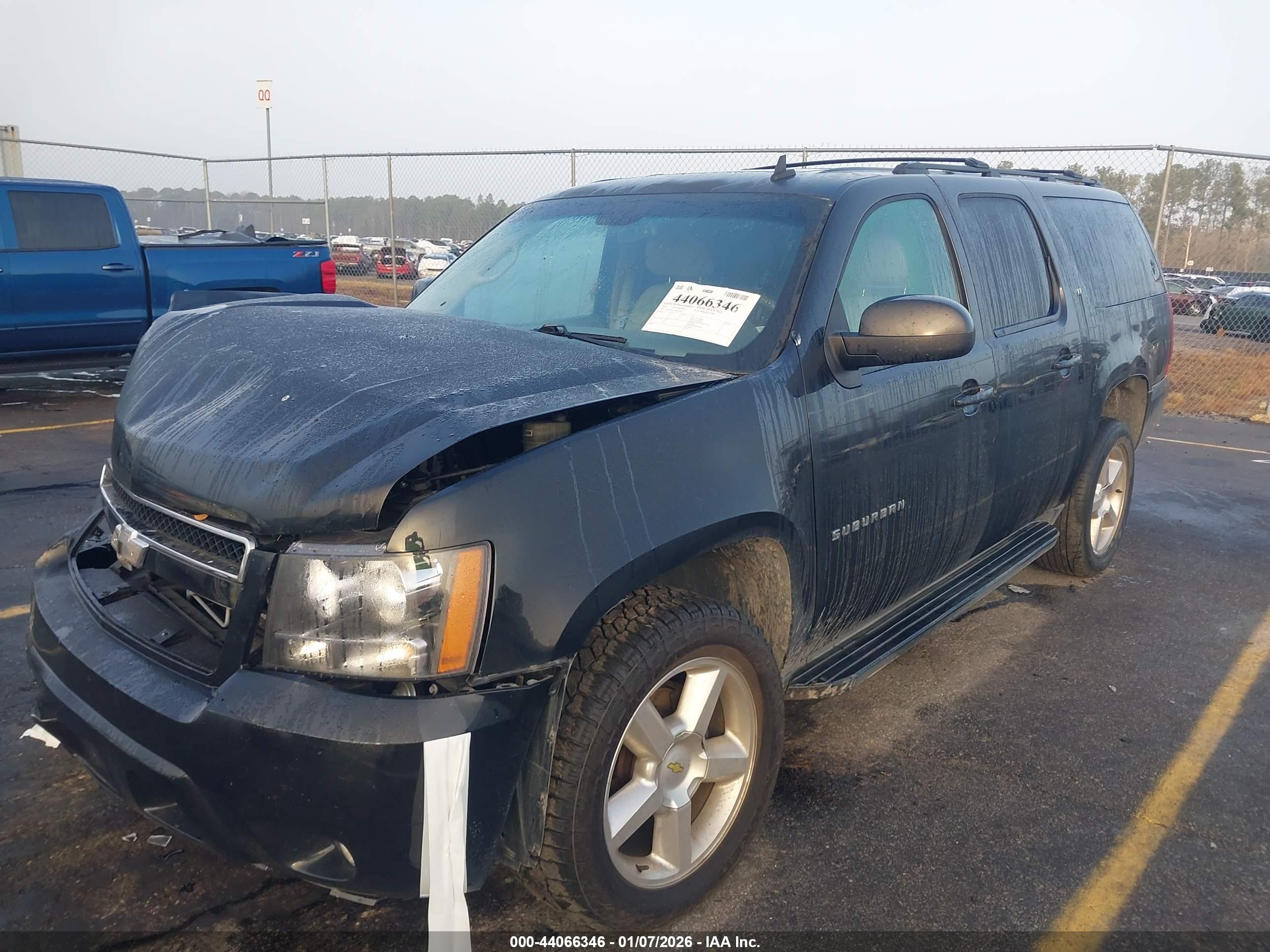 CHEVROLET SUBURBAN image 2