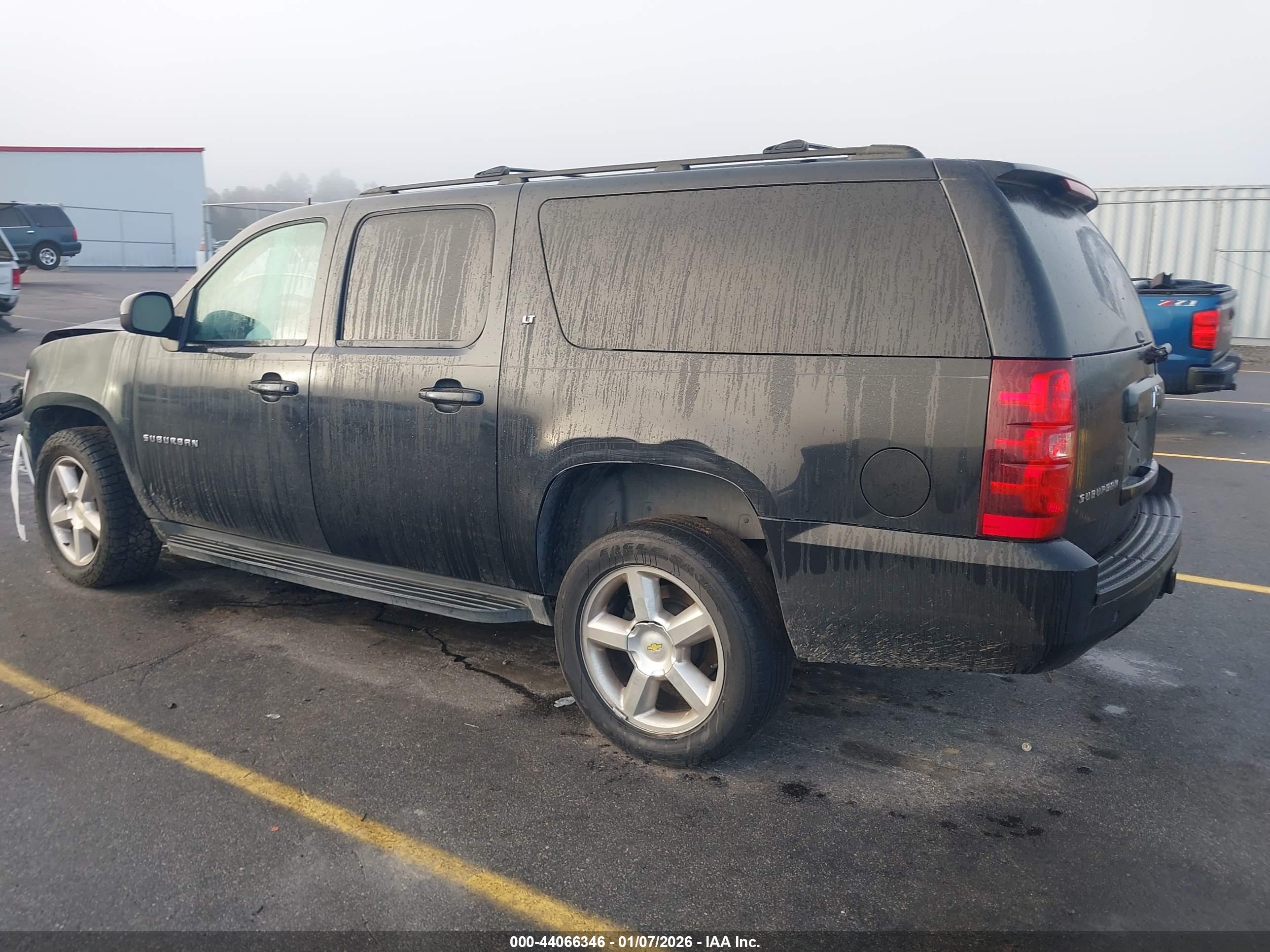 CHEVROLET SUBURBAN image 3