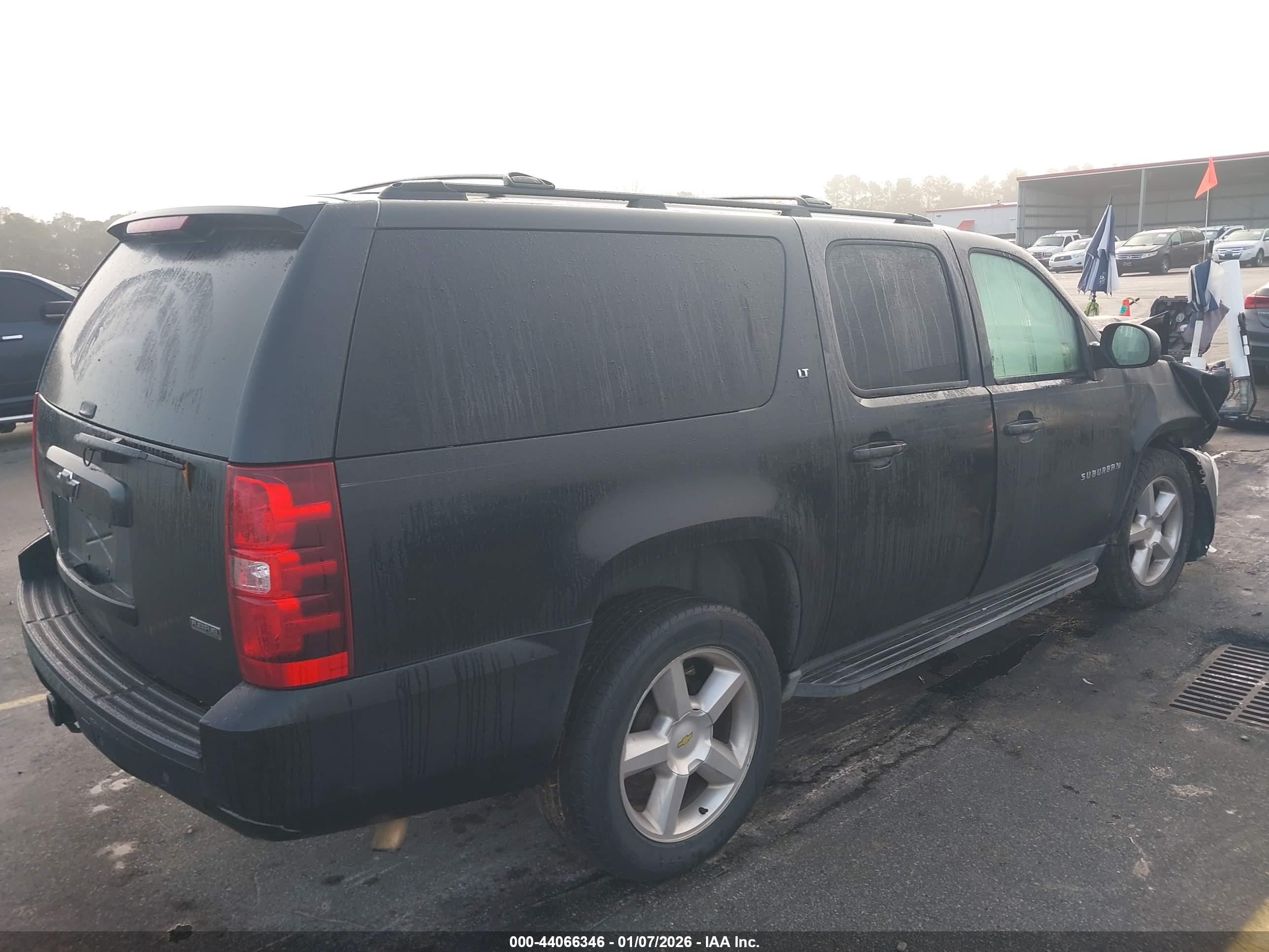 CHEVROLET SUBURBAN image 4