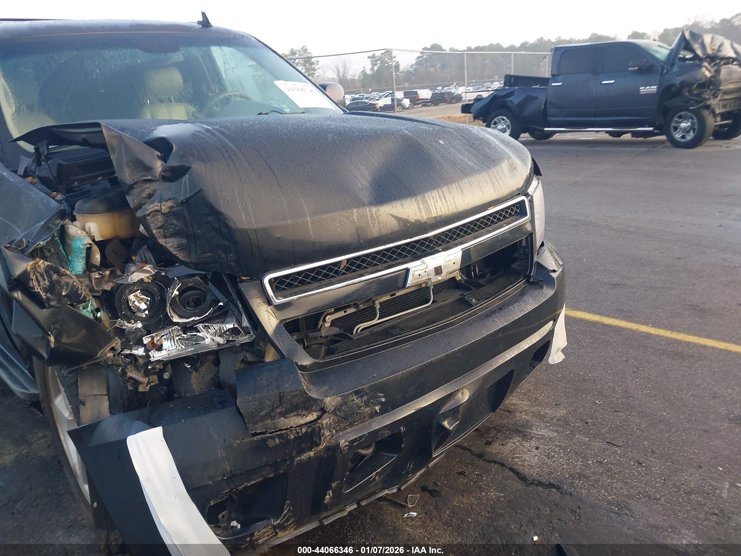 CHEVROLET SUBURBAN image 6