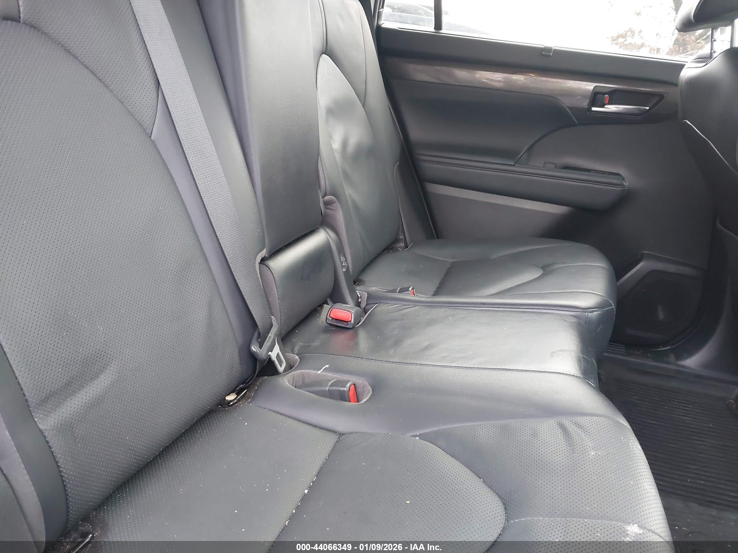 TOYOTA HIGHLANDER image 8