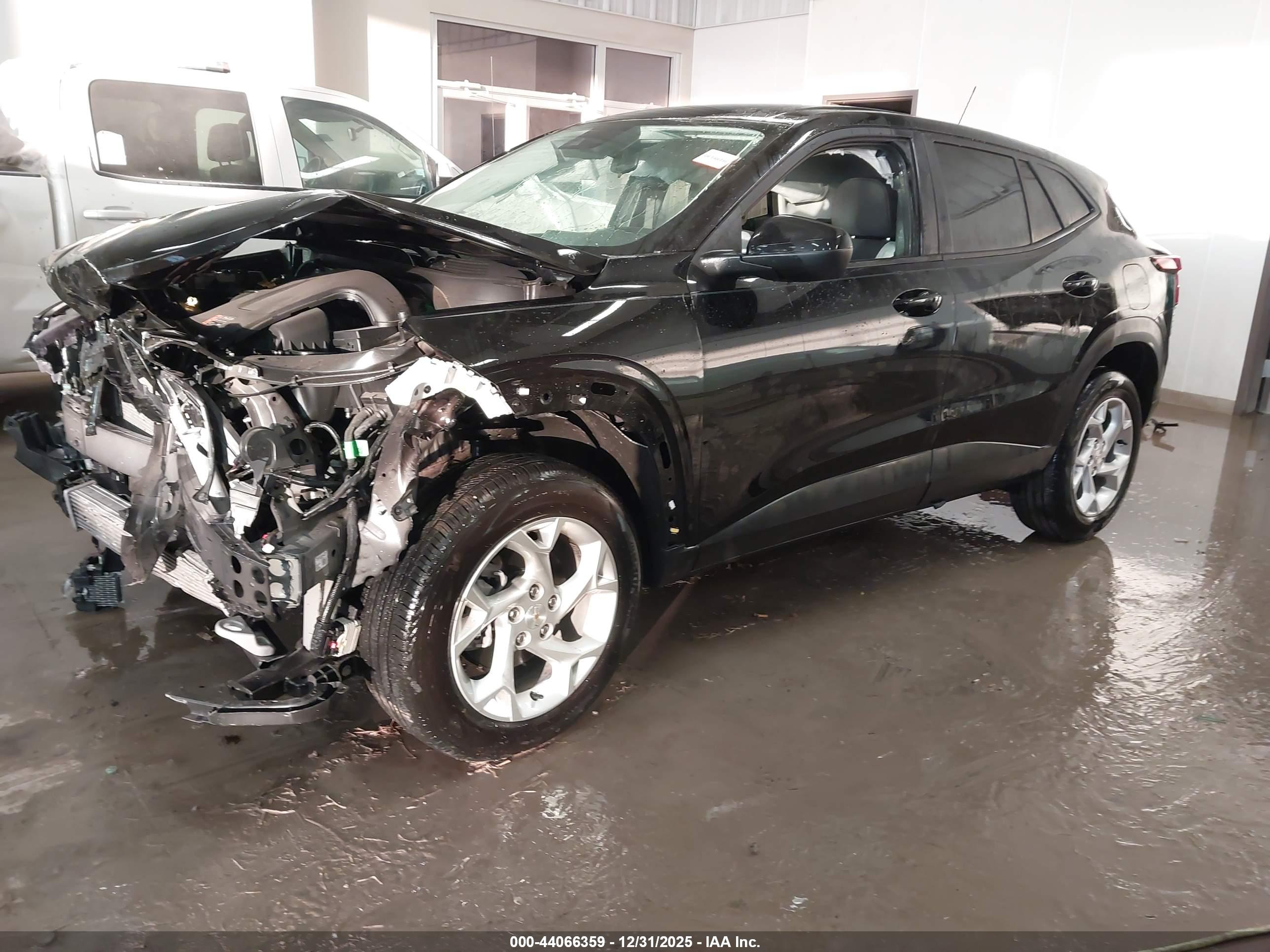 CHEVROLET TRAX image 2