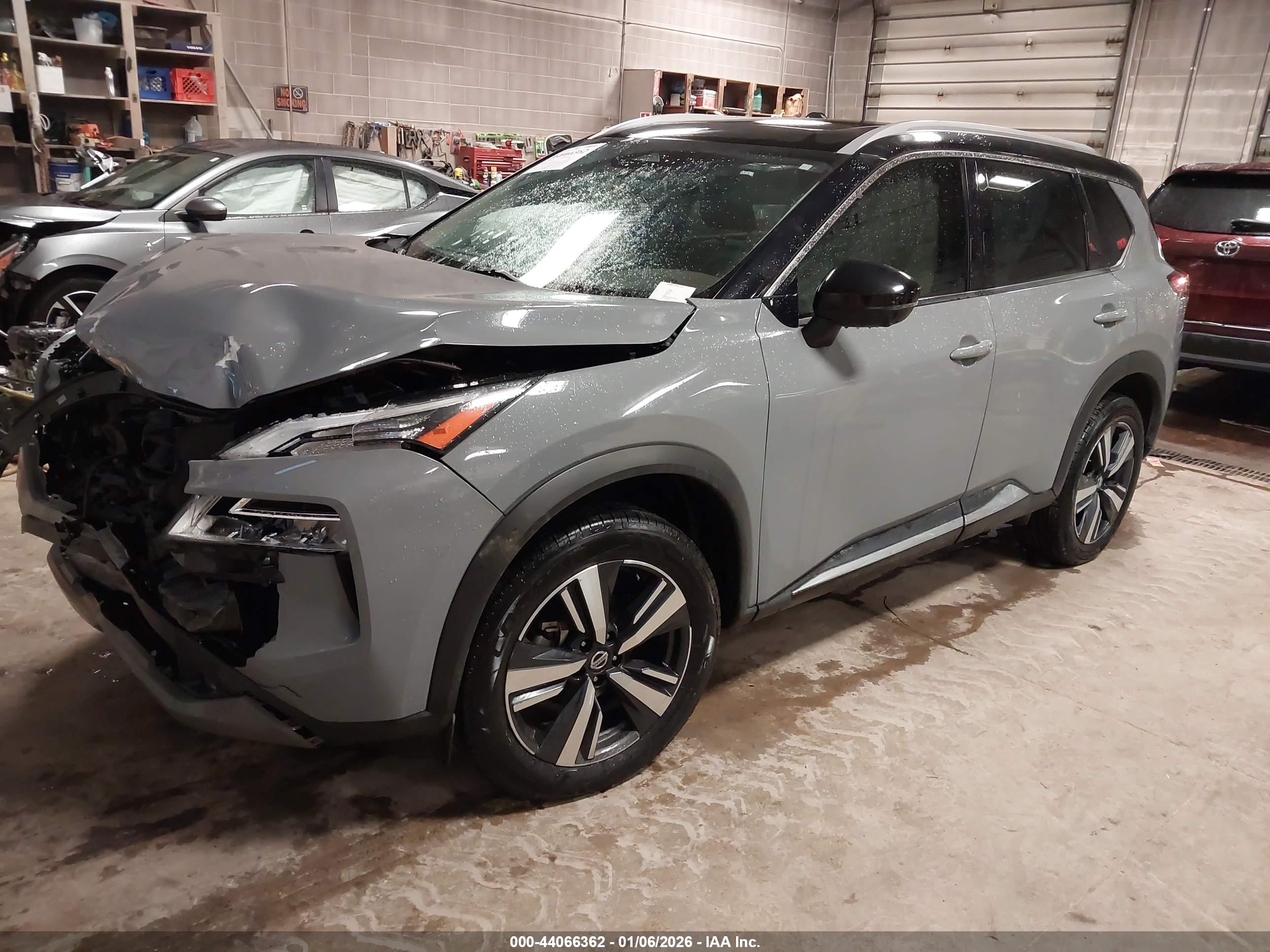 NISSAN ROGUE image 2