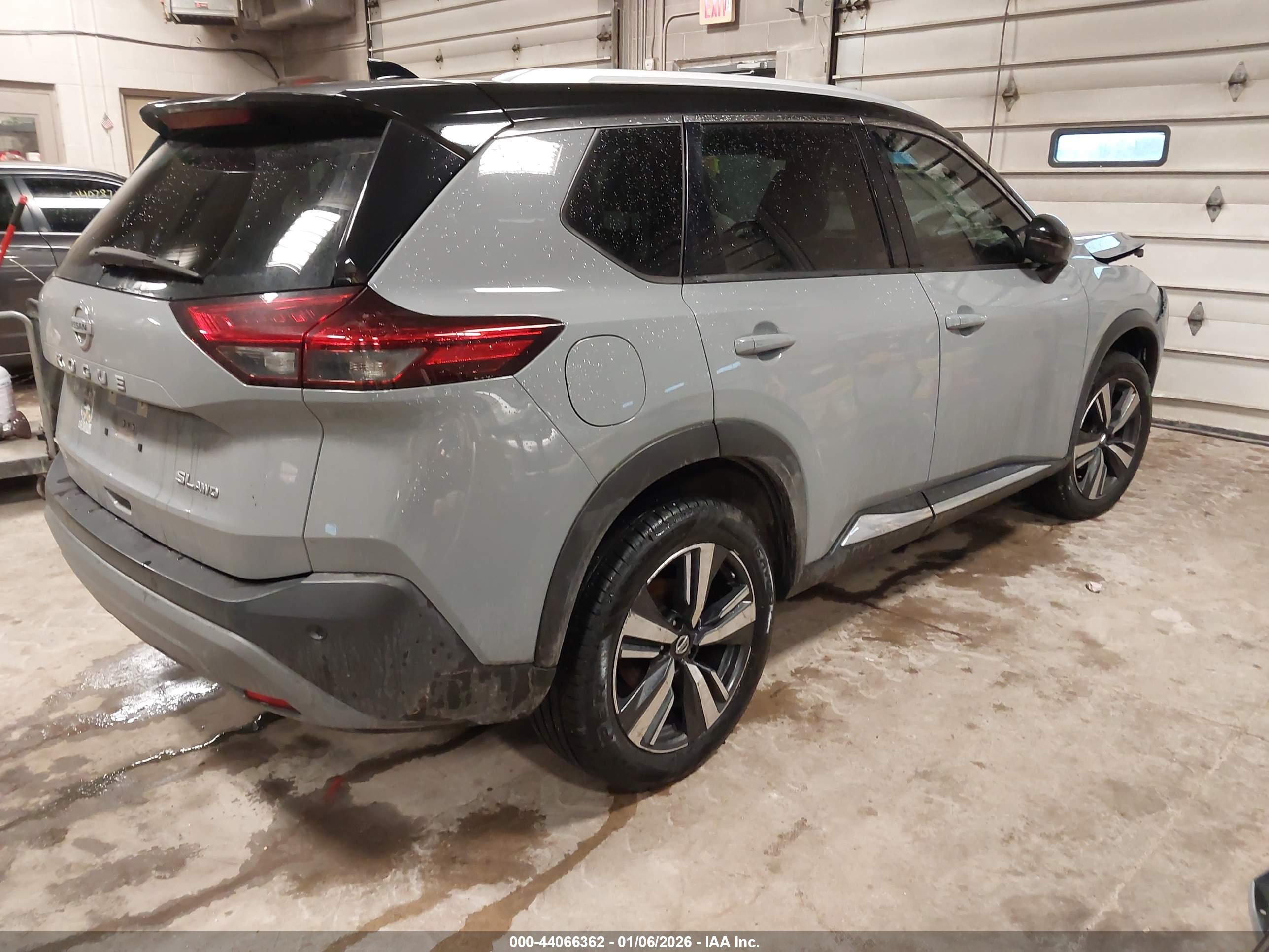 NISSAN ROGUE image 4