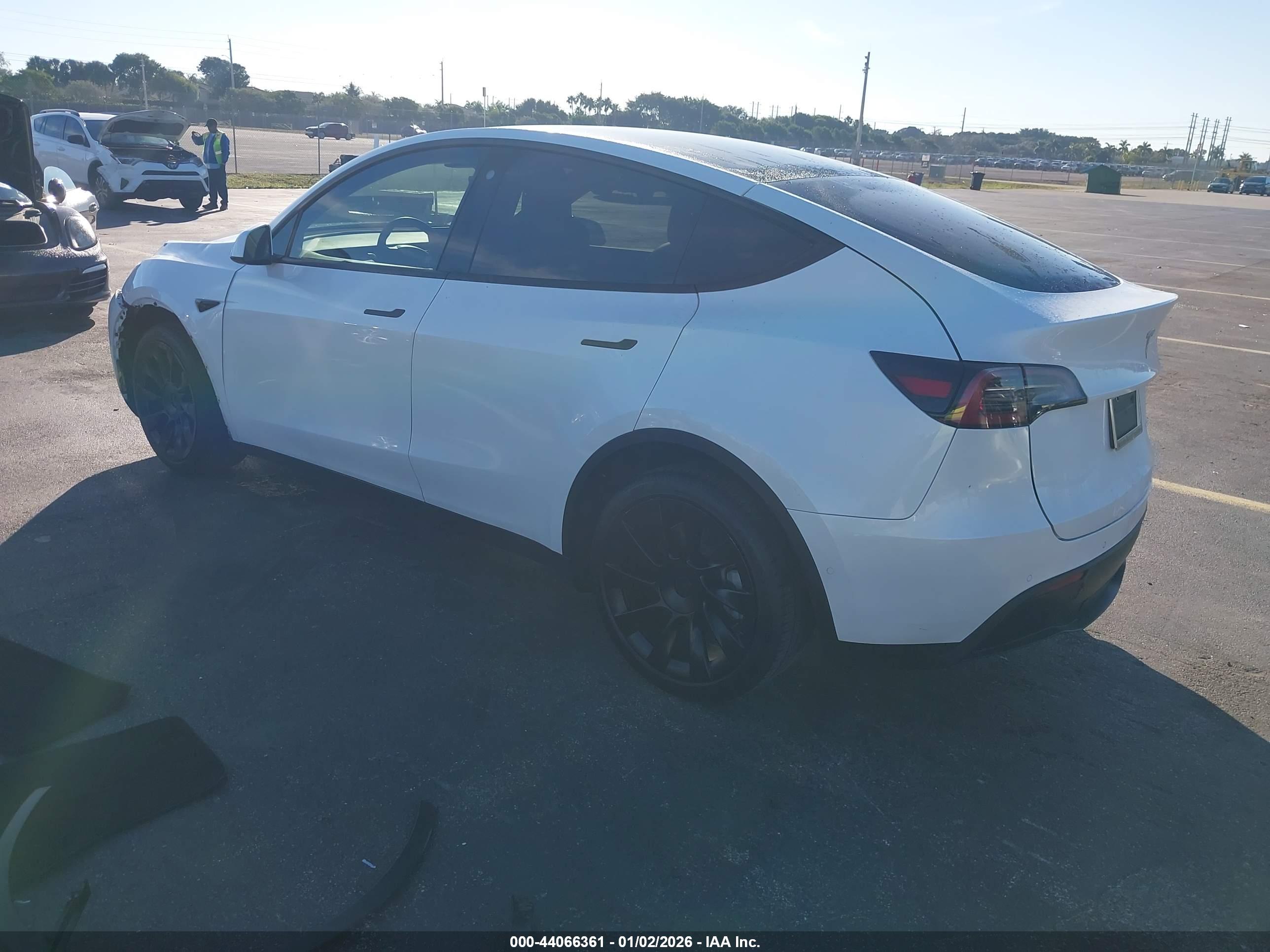 TESLA MODEL image 3