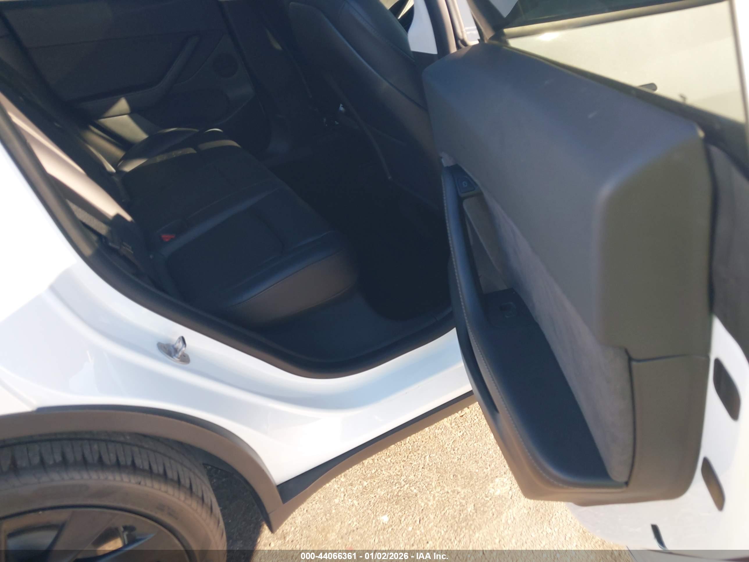 TESLA MODEL image 8