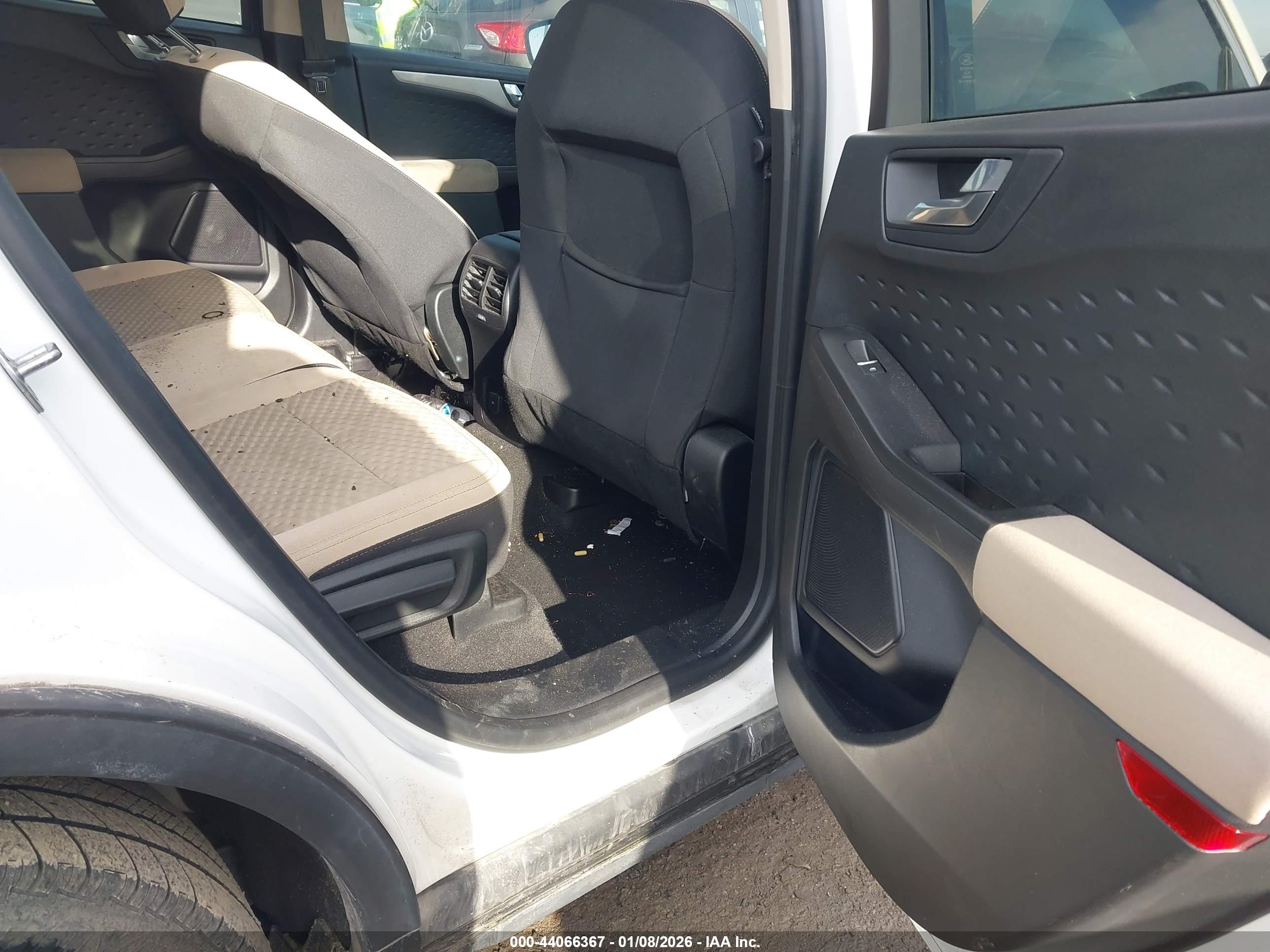 FORD ESCAPE image 8
