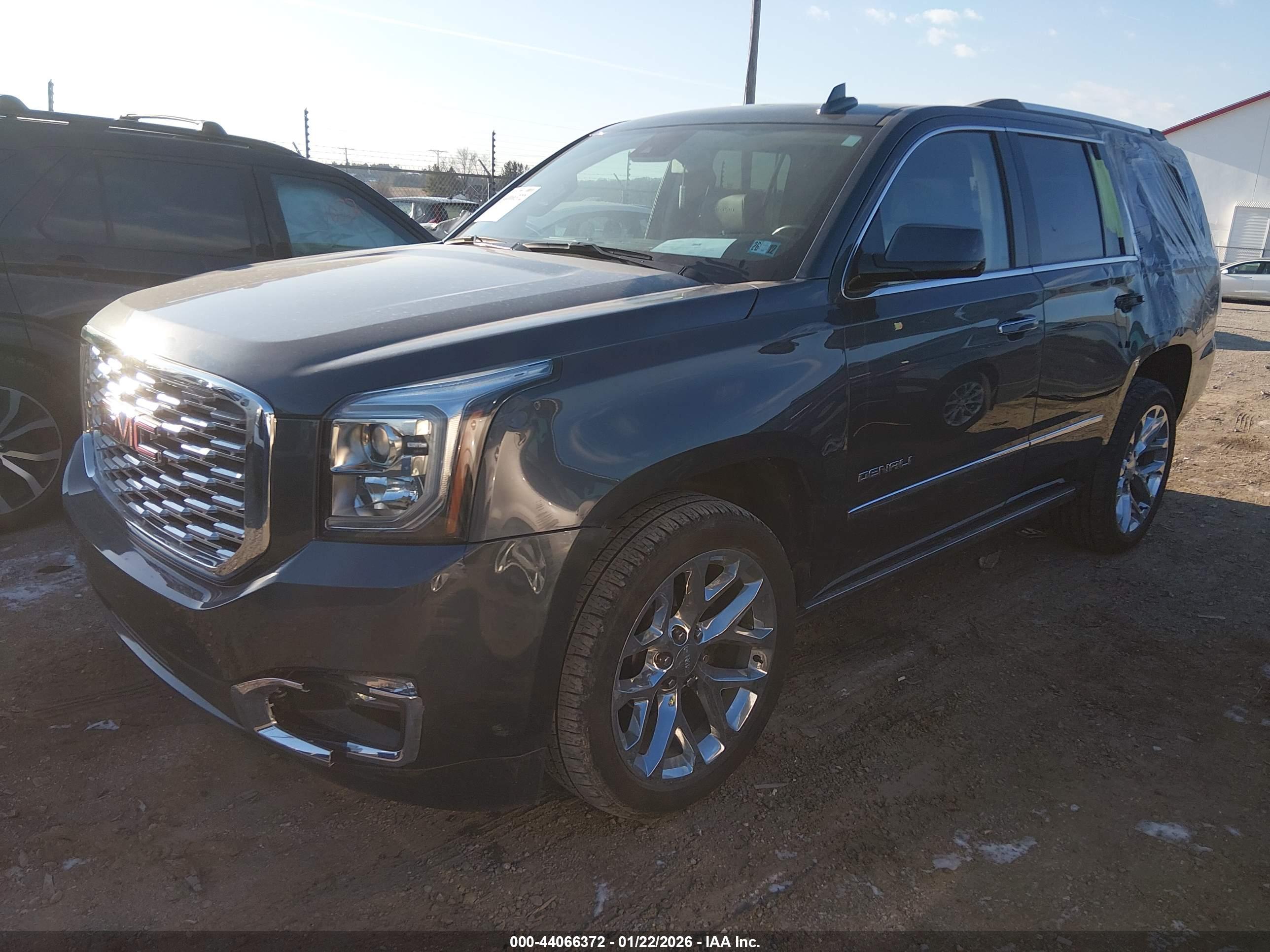 GMC YUKON image 2