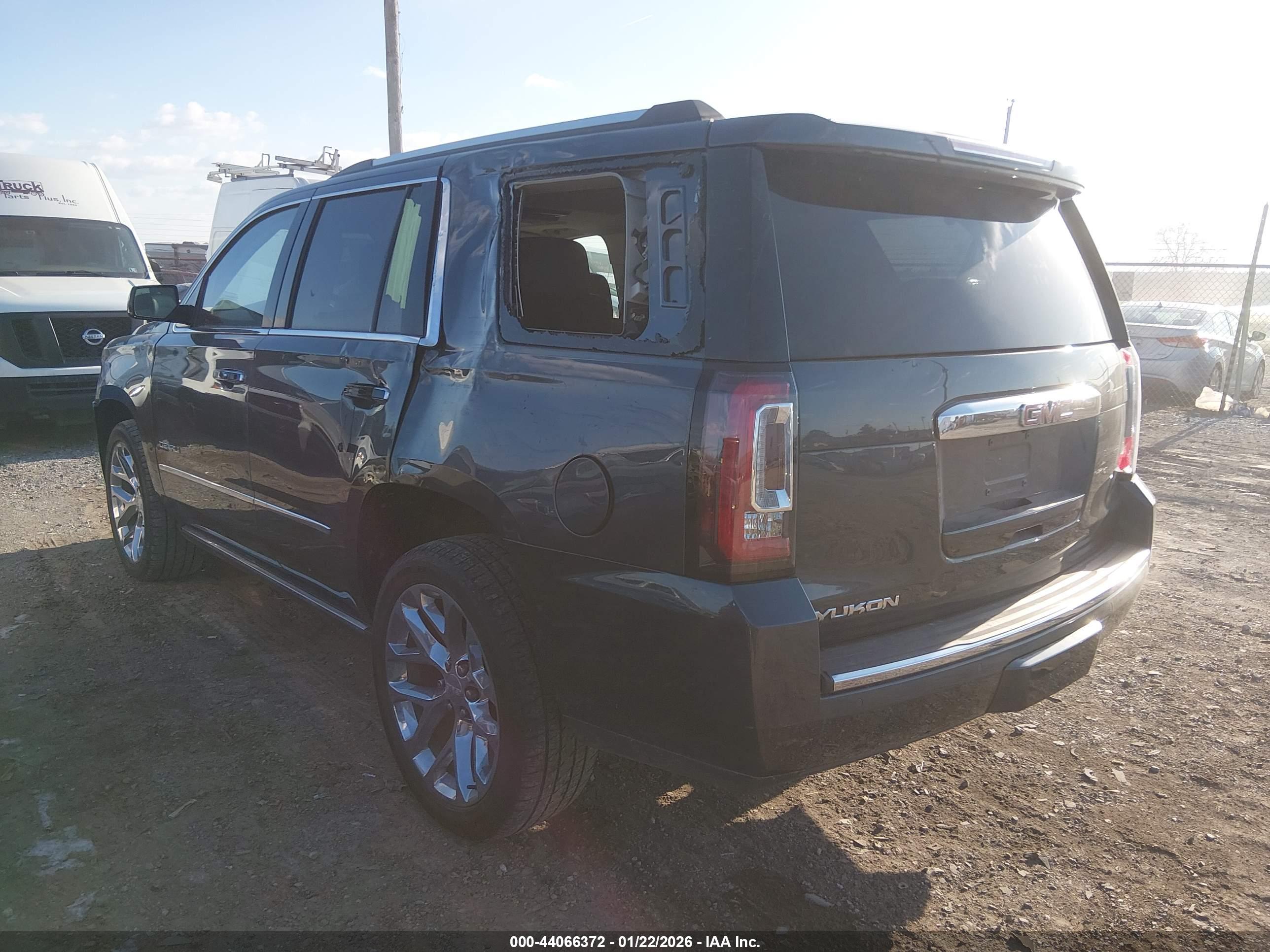 GMC YUKON image 3