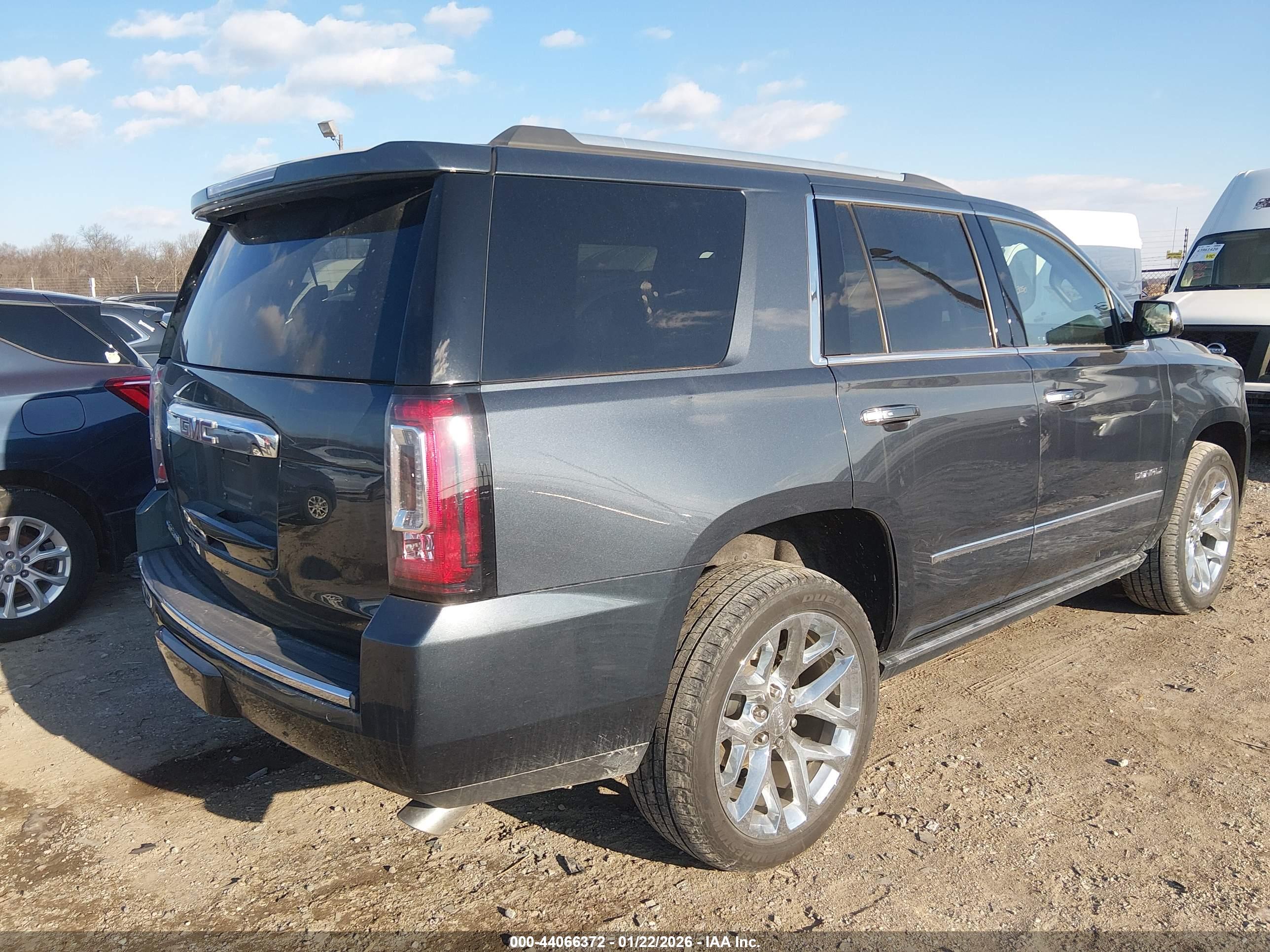 GMC YUKON image 4