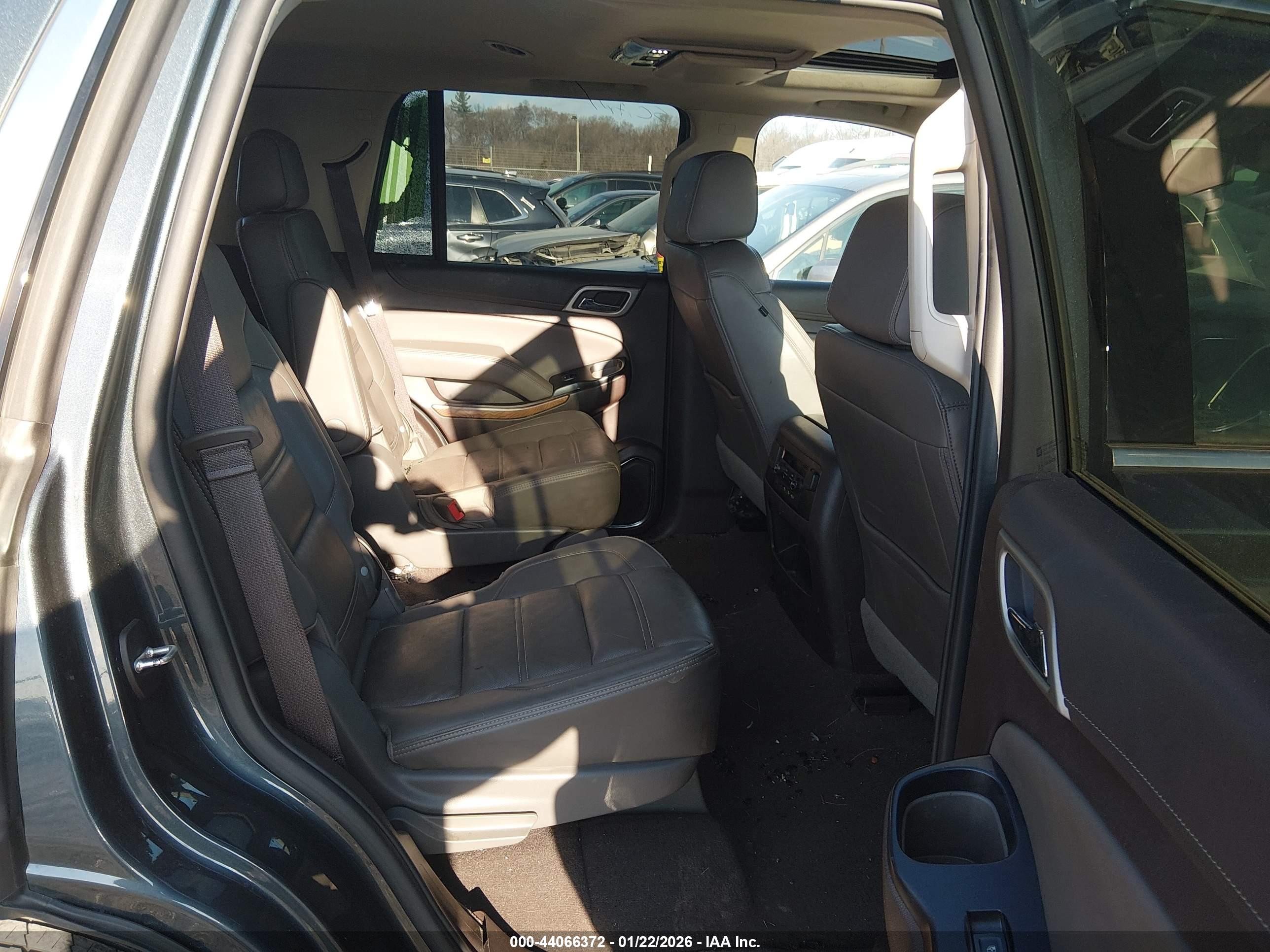 GMC YUKON image 8