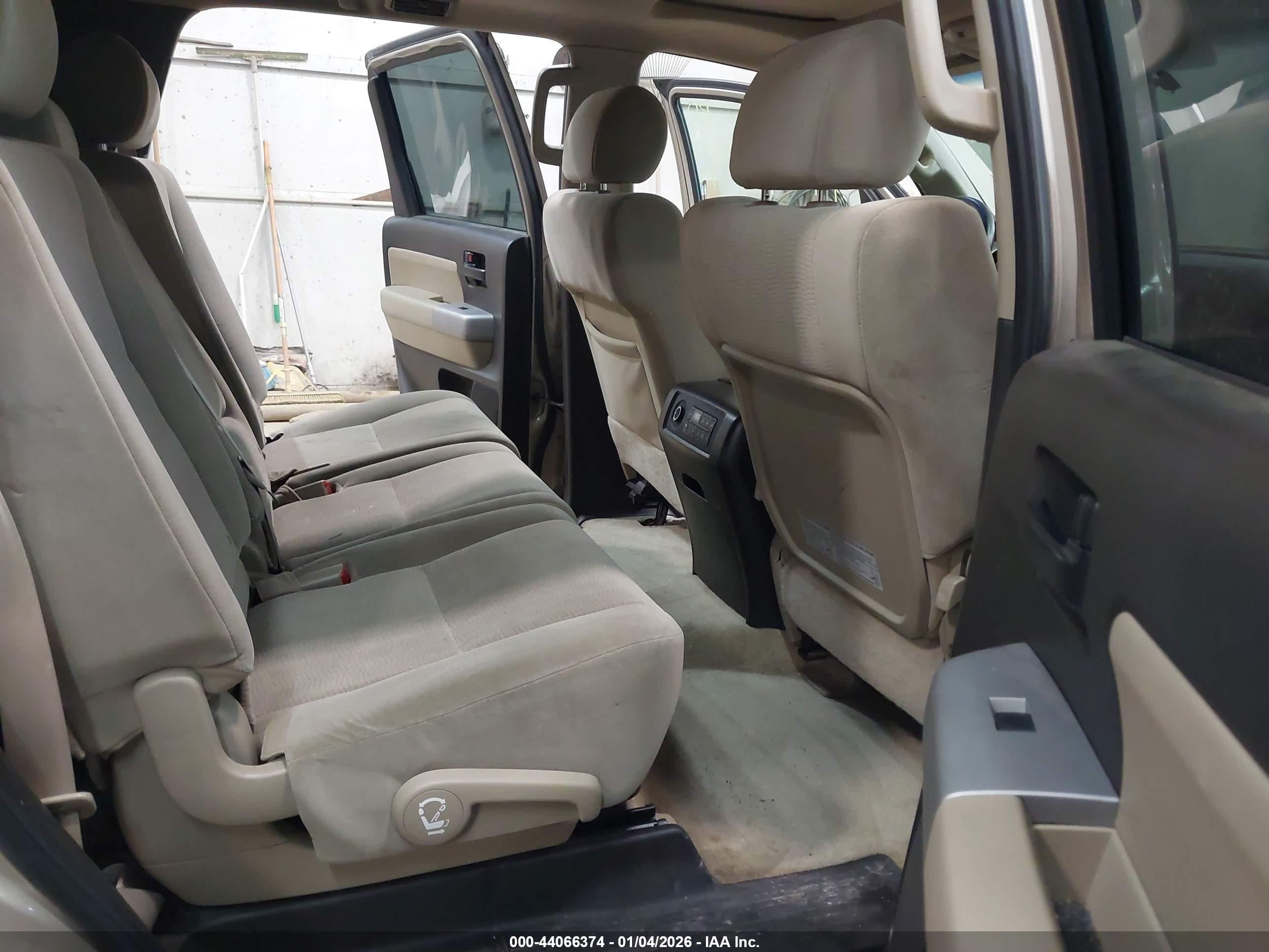 TOYOTA SEQUOIA image 8