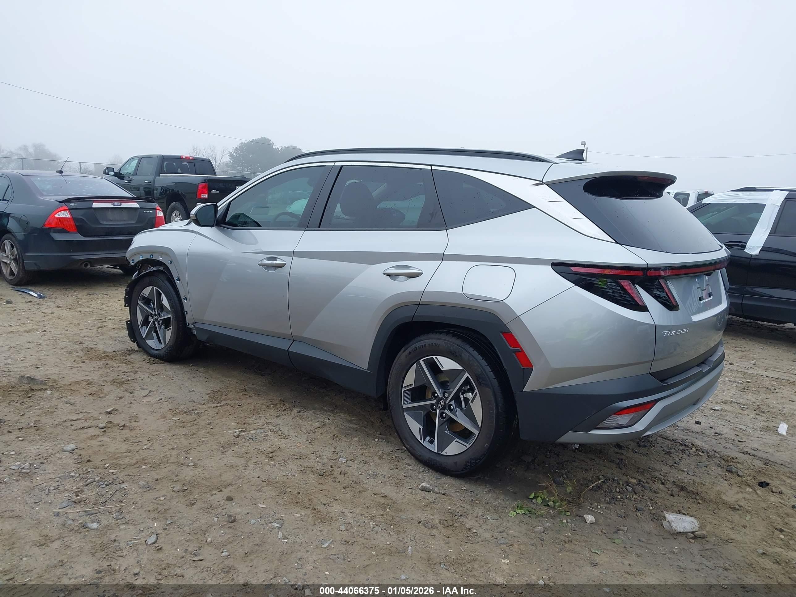 HYUNDAI TUCSON image 3