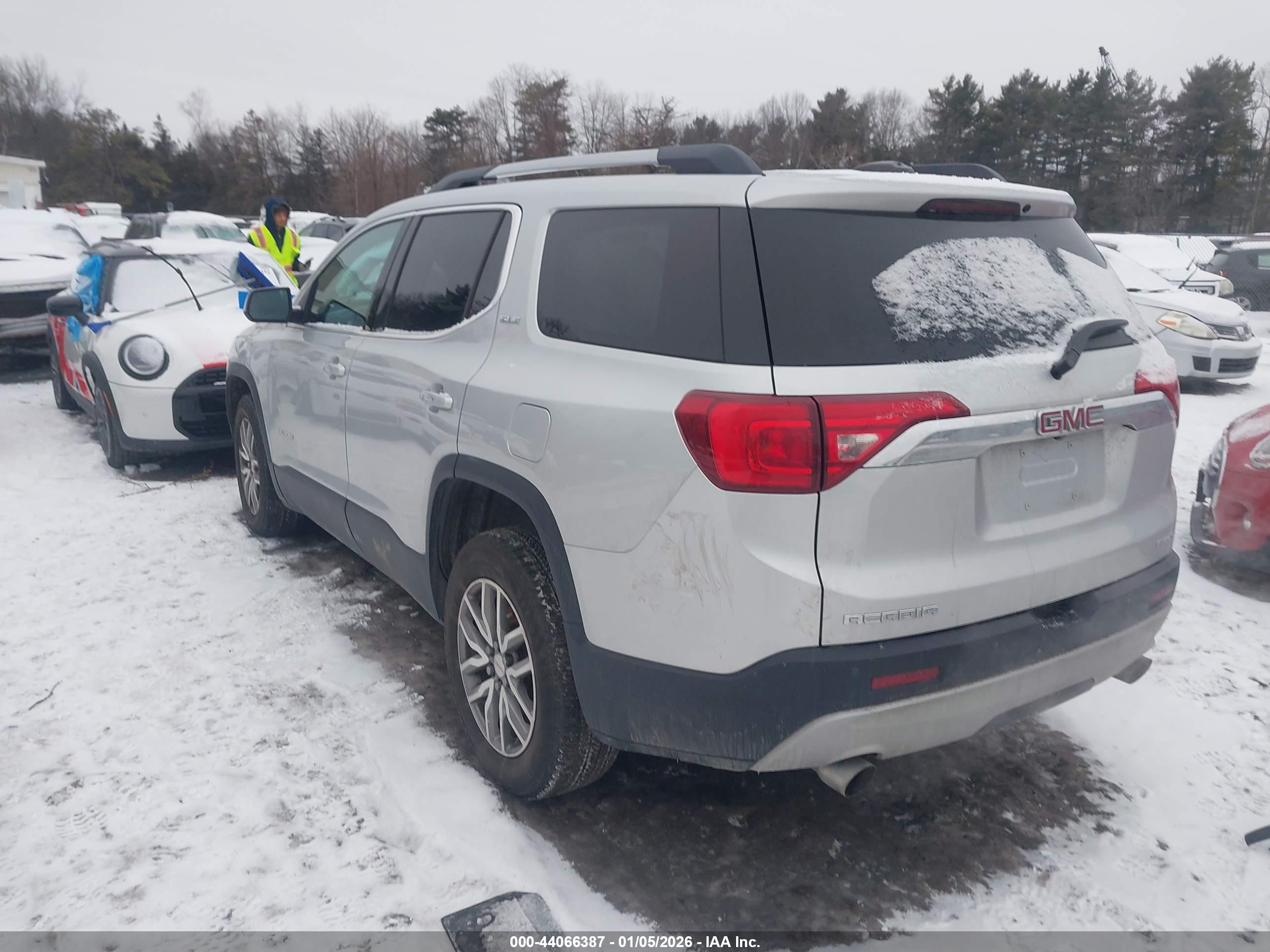 GMC ACADIA image 3