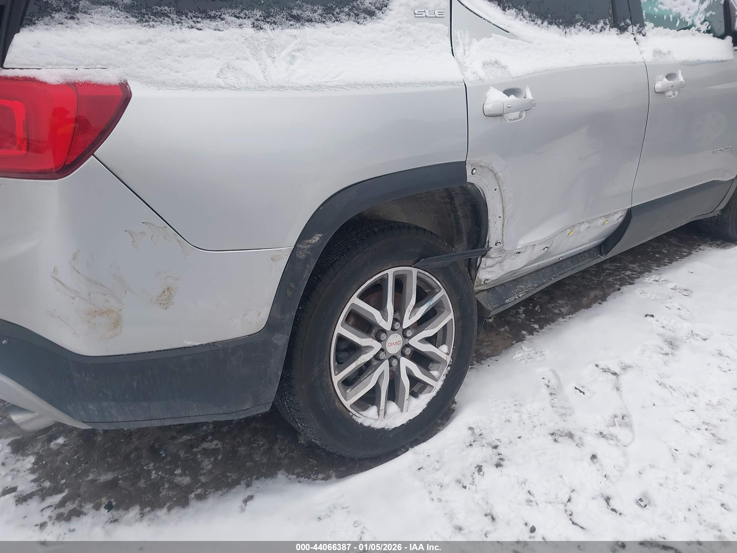 GMC ACADIA image 6