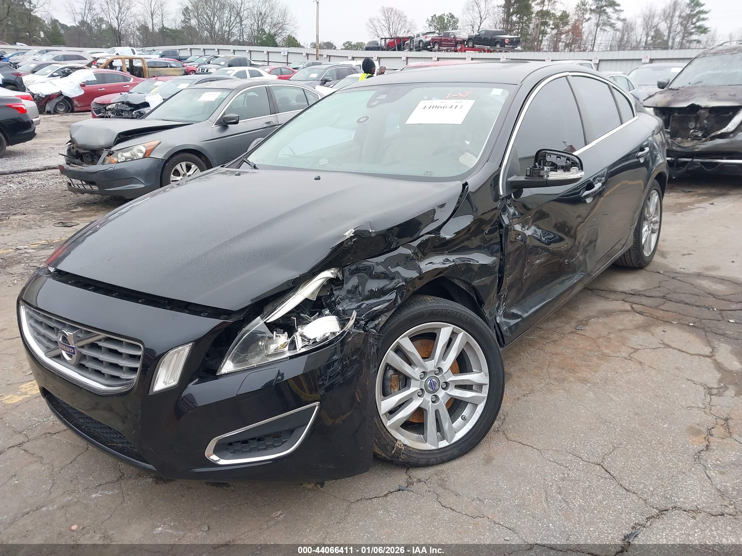 VOLVO S60 image 2