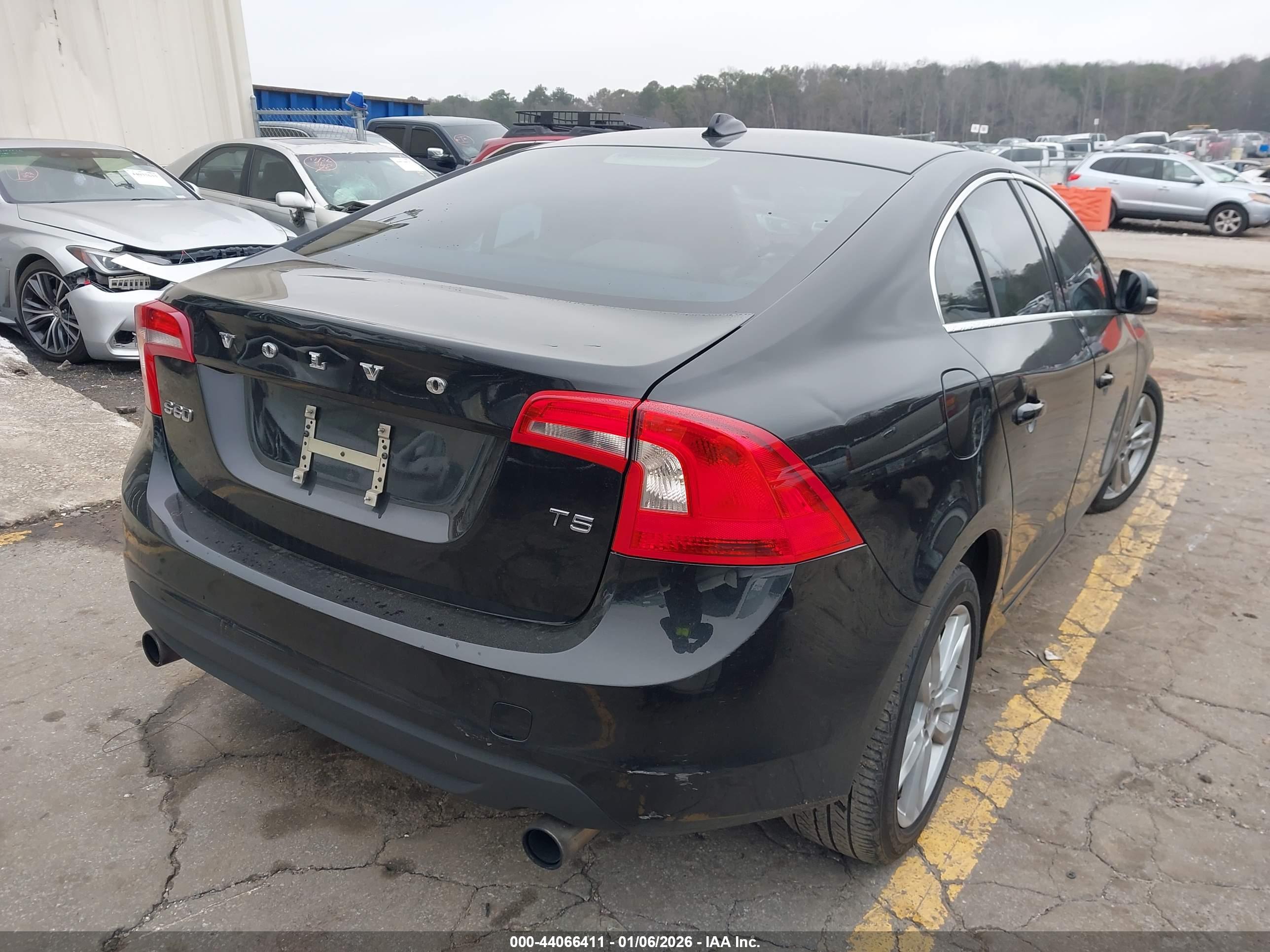 VOLVO S60 image 4