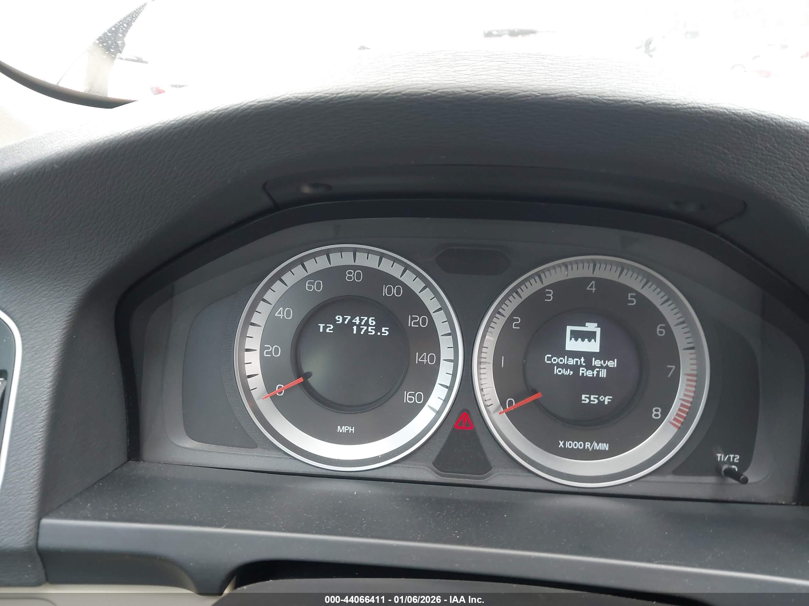 VOLVO S60 image 7
