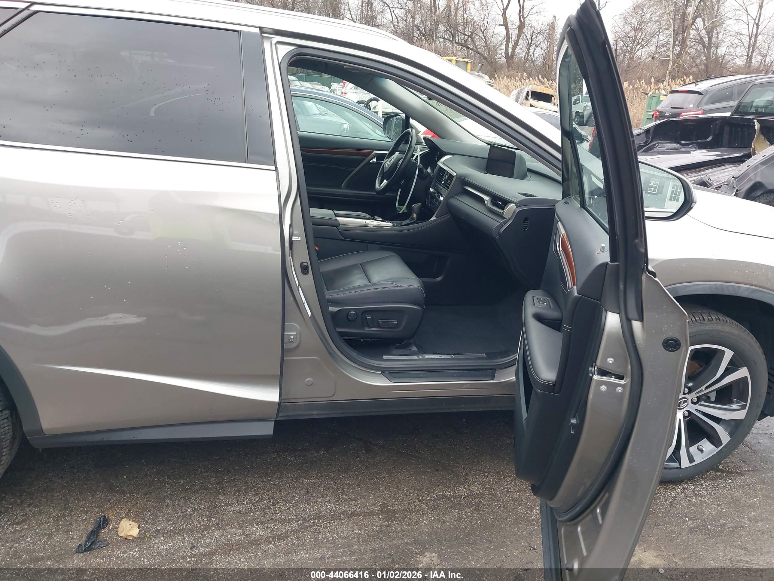 LEXUS RX image 5